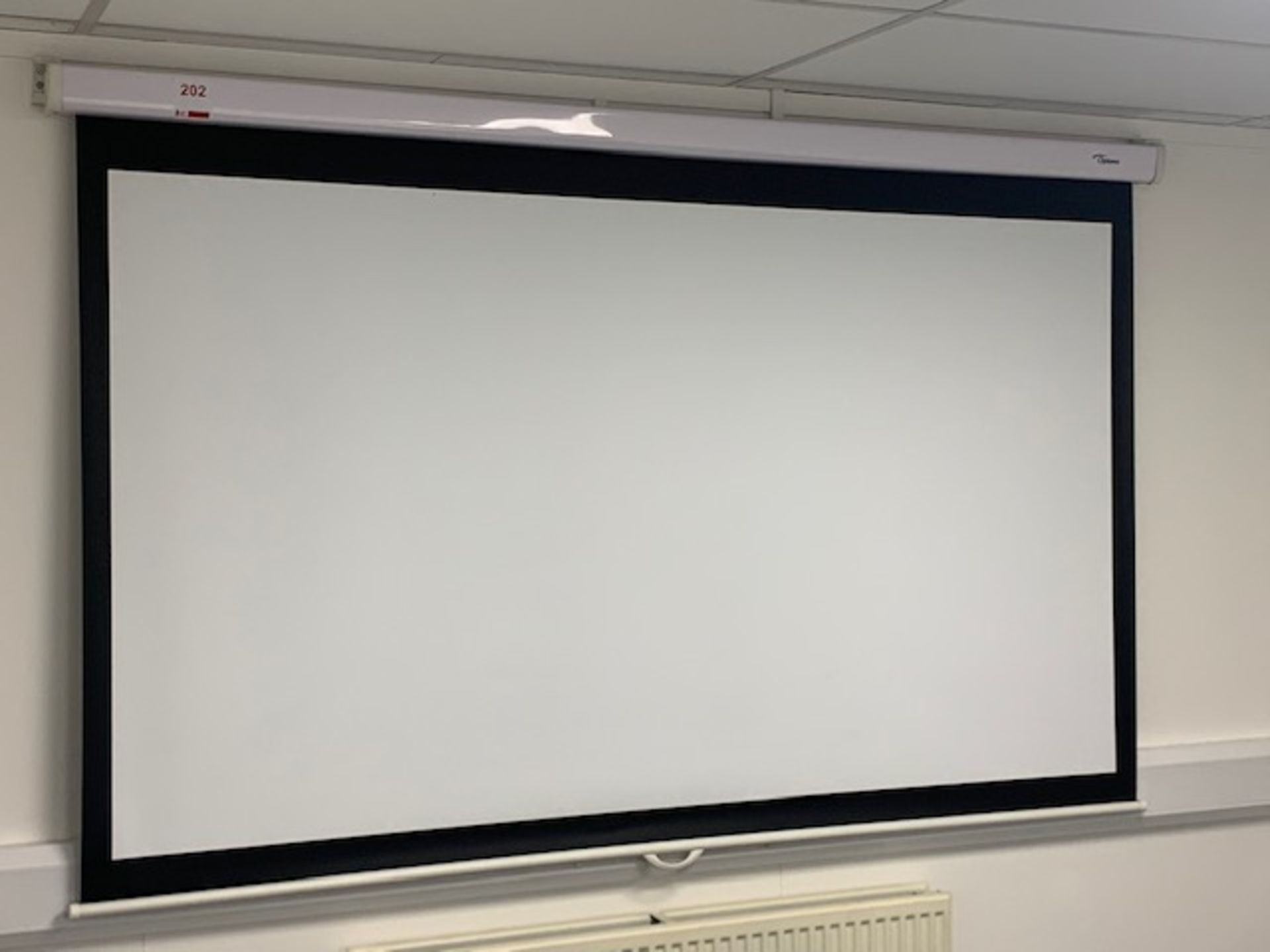 Benq Projector with remote and dongles c/w pull down screen, Model SH753 - Image 3 of 4