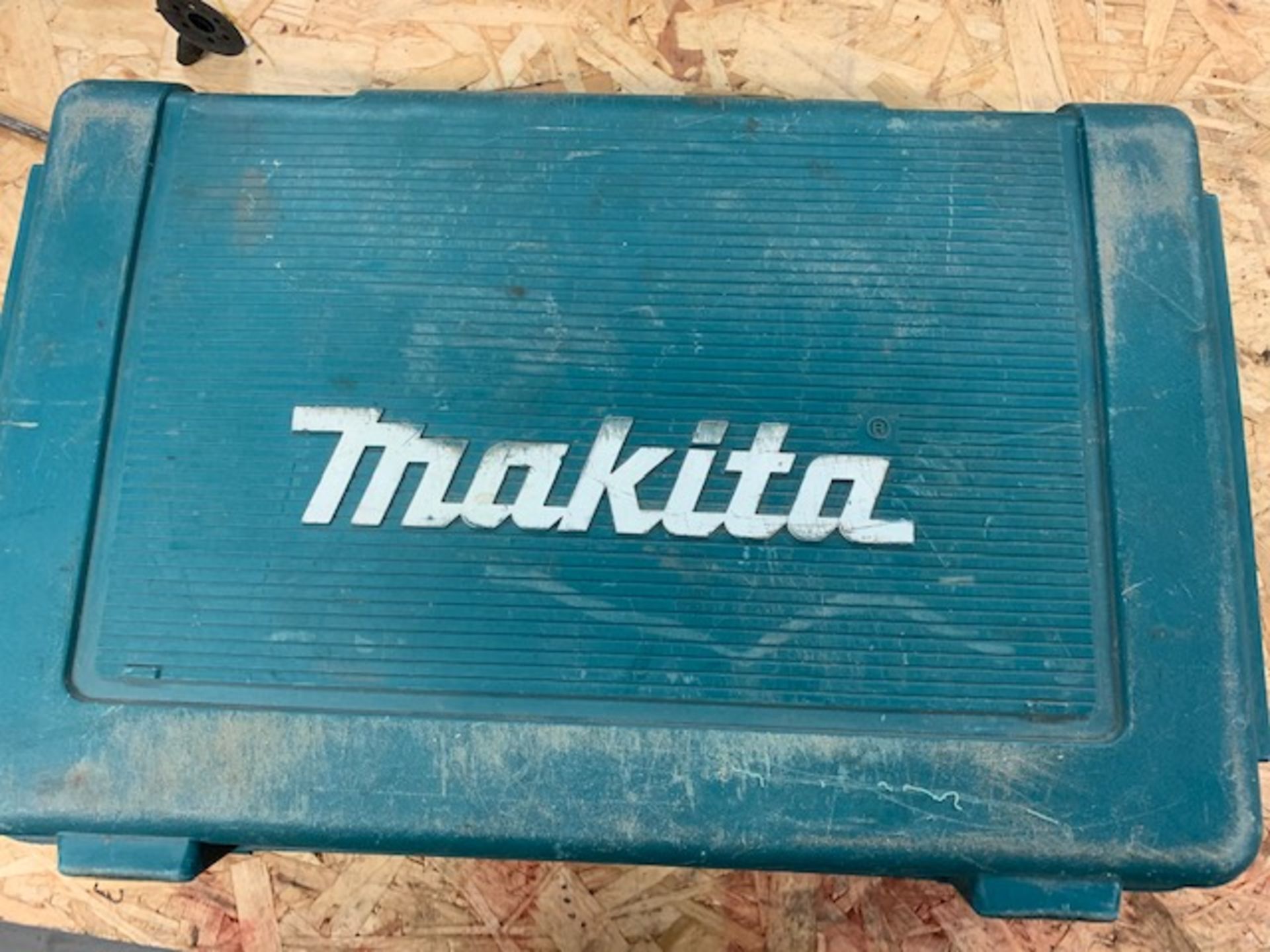 Makita 839/D cordless drill c/w 3 batteries & charger 240v & carry case - Image 2 of 2