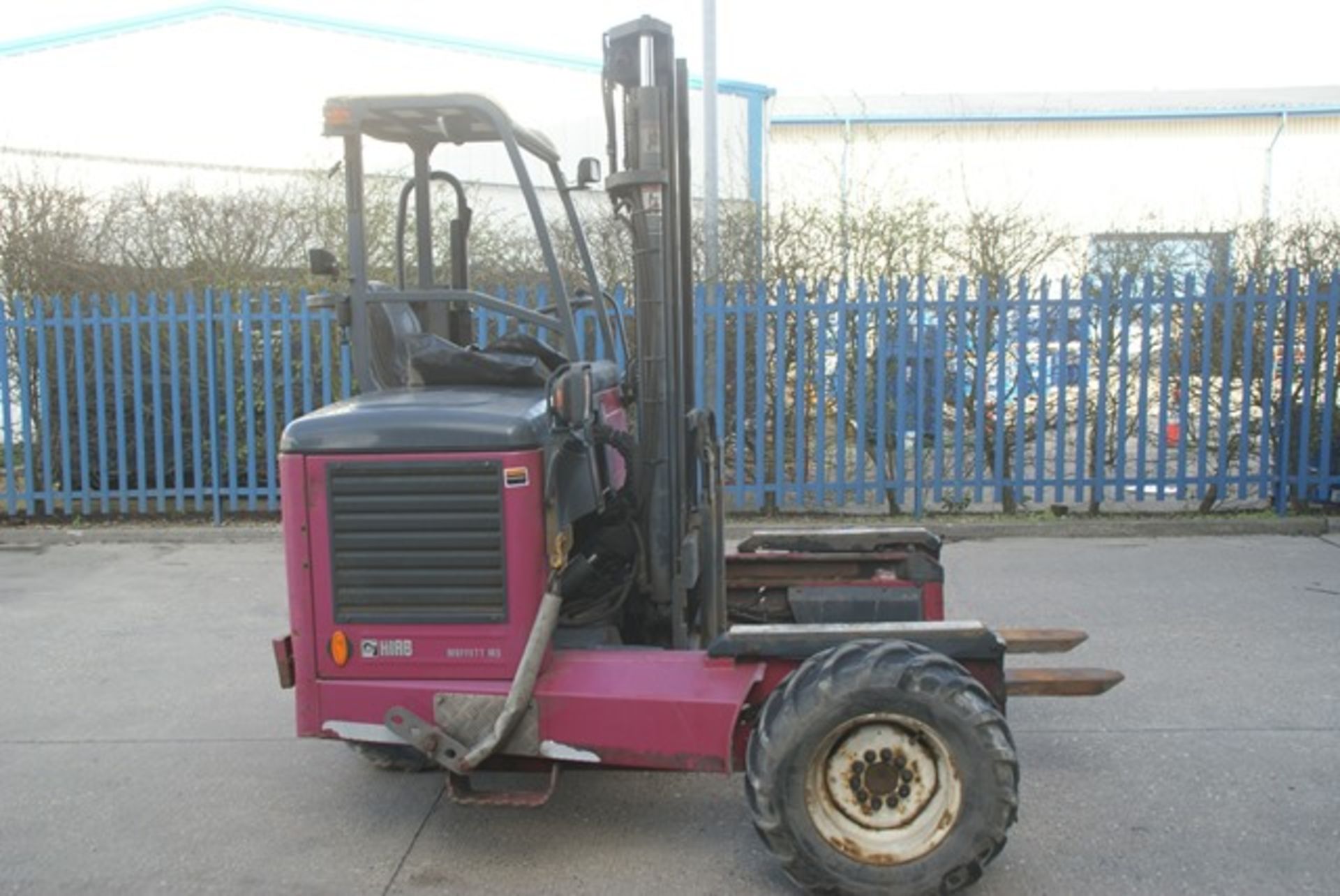 Man 3 axle rigid body curtain sided HGV TGS 26.320, 10518cc, c/w rear mounted Moffett attachment. - Image 9 of 11