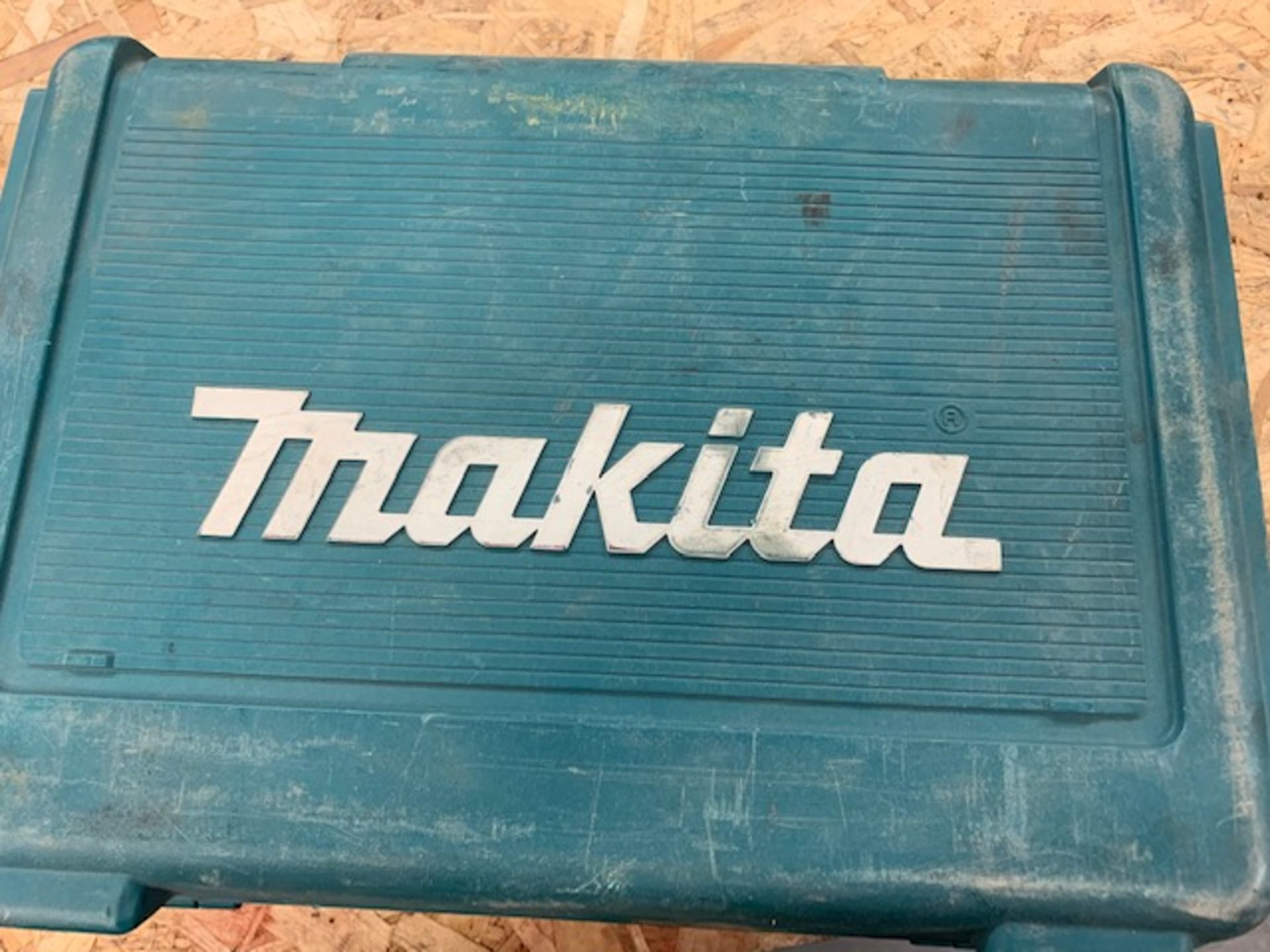 Makita 6281D cordless drill c/w 2 batteries & charger 240v & case - Image 2 of 2