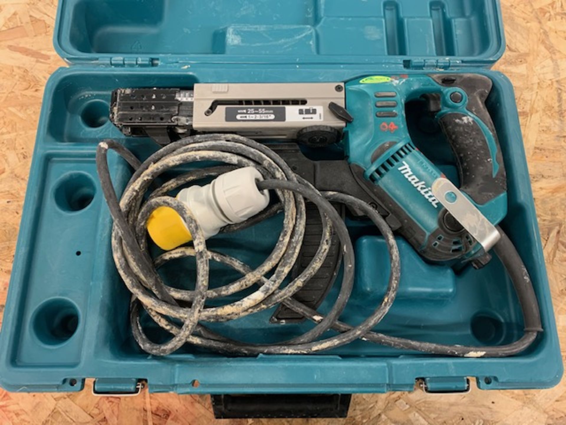 Makita 6843 nail gun c/w carry case