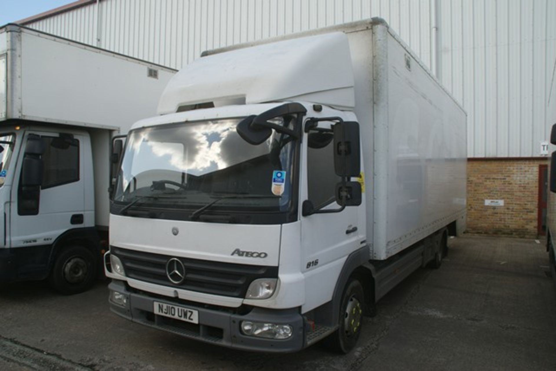 Mercedes Atego 816 2 axle rigid body Luton van HGV 4250cc, DOR 30/03/2010 MOT exp 30/04/2020, Reg No - Image 3 of 4