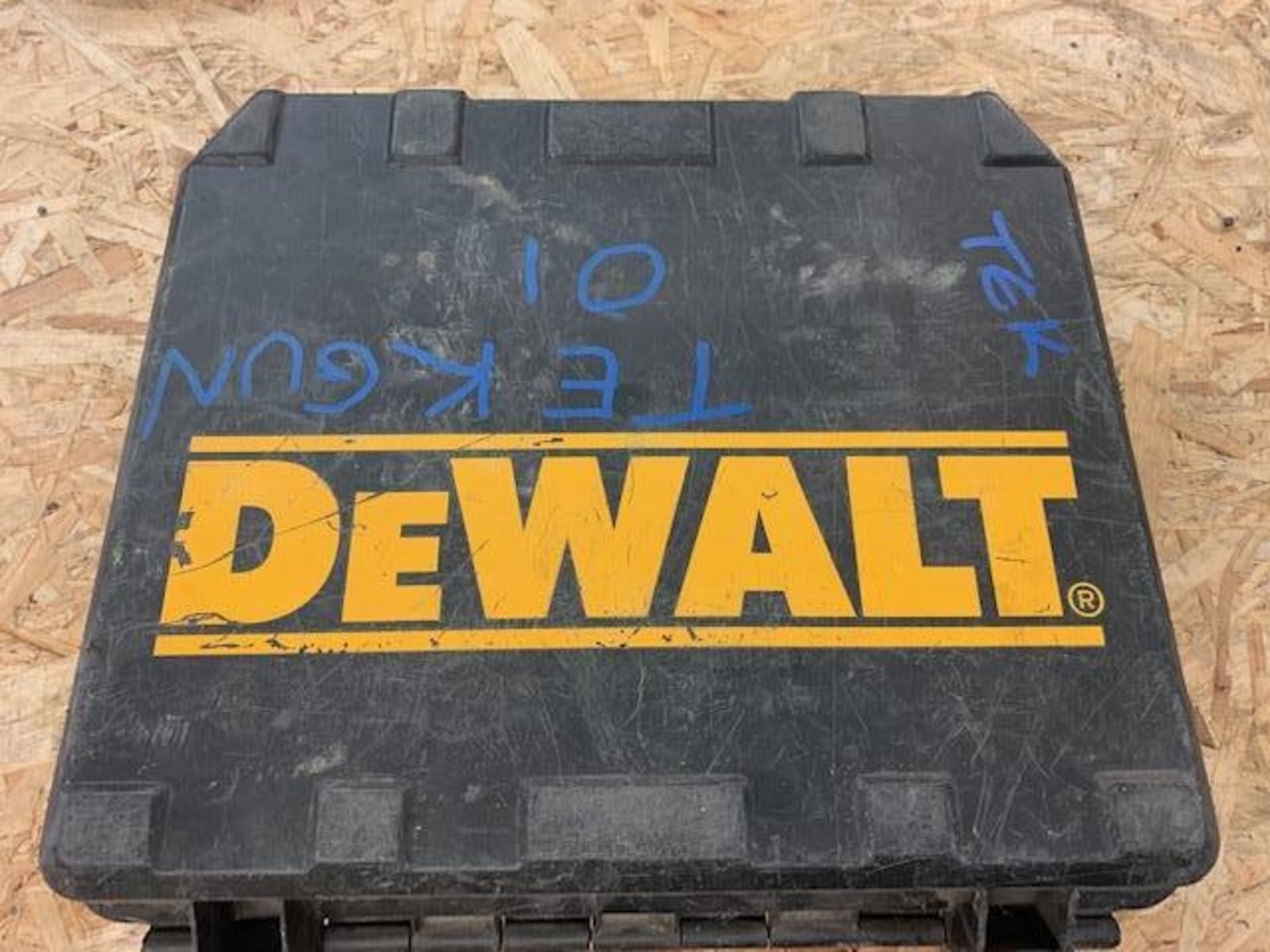 Dewalt DWZ 63 KL -XW 110v tekgun c/w case - Image 2 of 2