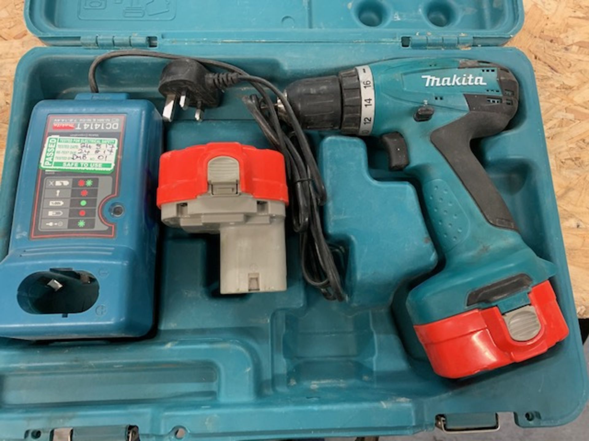 Makita 6281D cordless drill c/w 2 batteries & charger 240v & case