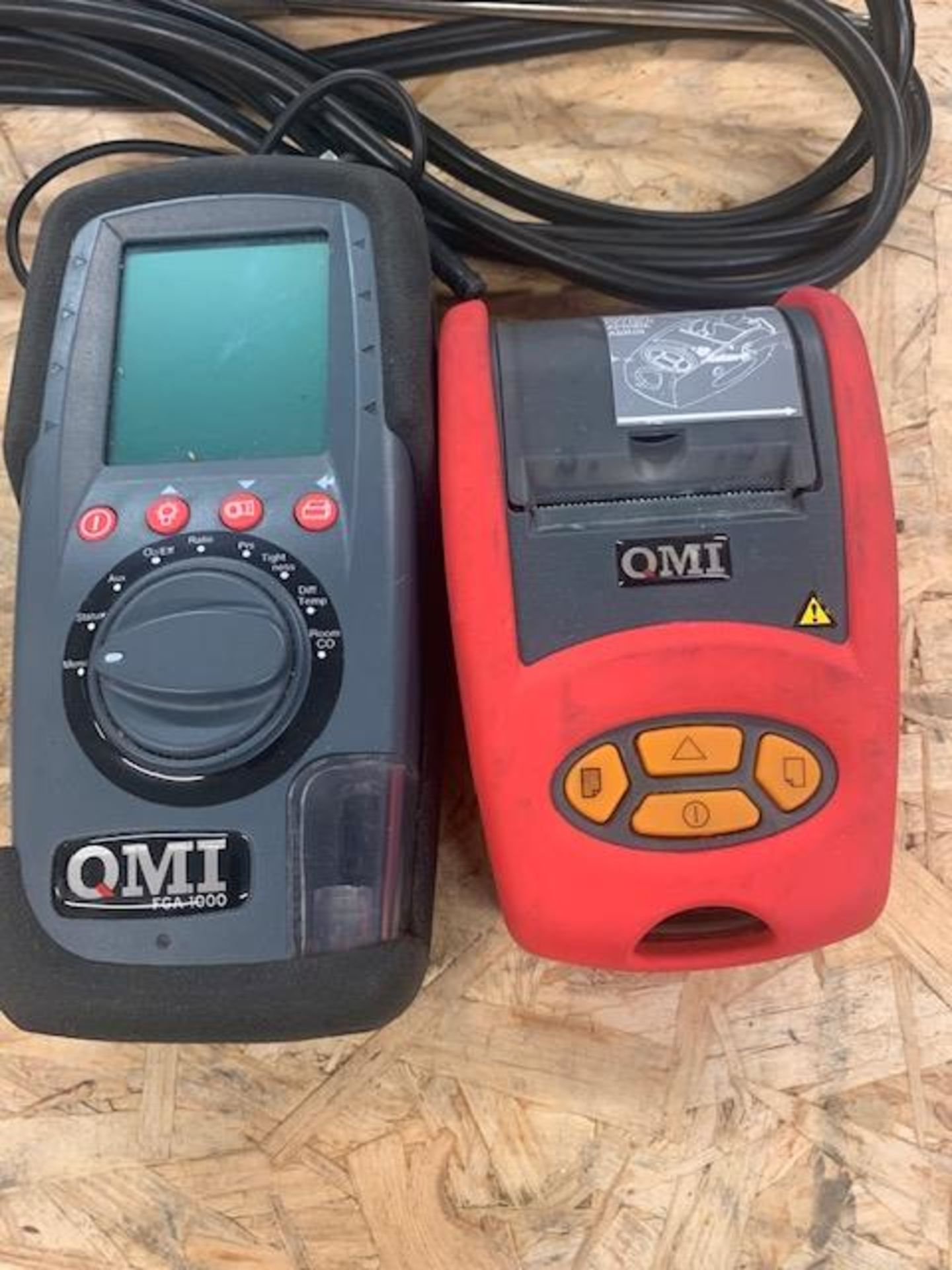 QMI 1000 flue gas analyser with direct cor measurement c/w case and car charger - Image 2 of 3