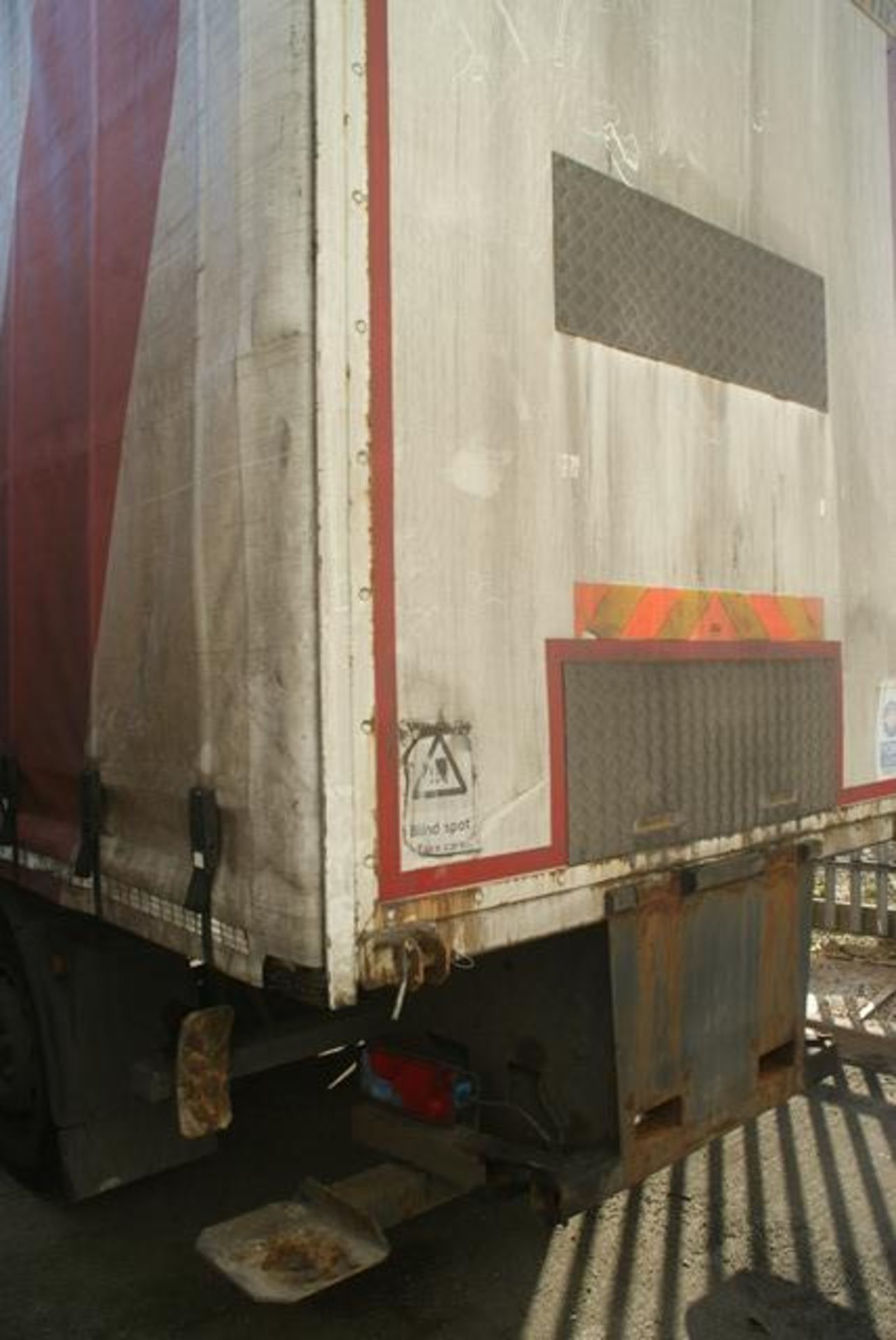 Man 3 axle rigid body curtain sided HGV TGS 26.320, 10518cc, c/w rear mounted Moffett attachment. - Image 4 of 11