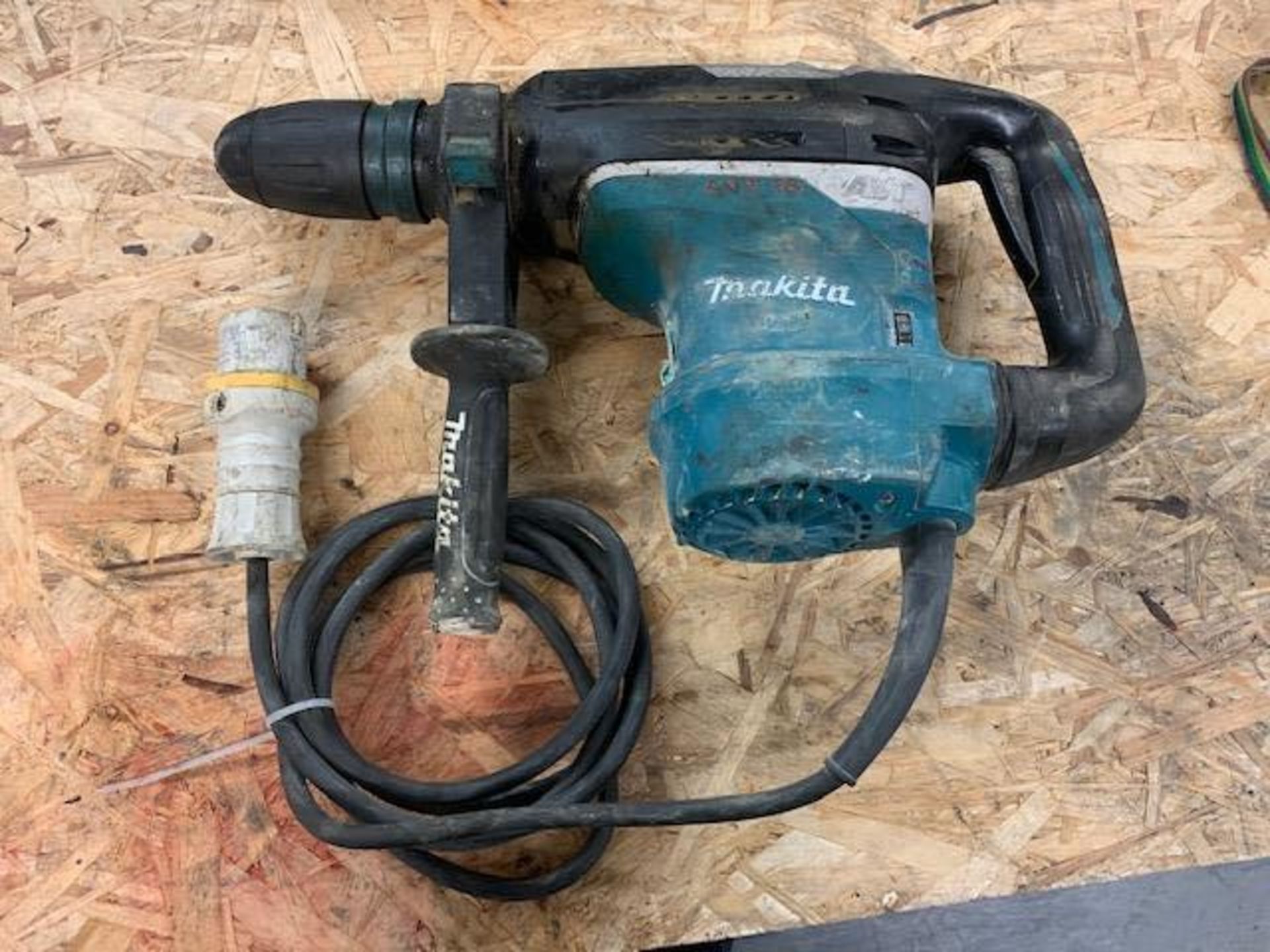 Makita HR4013c 110v SDS Max rotary hammer drill - Image 2 of 2