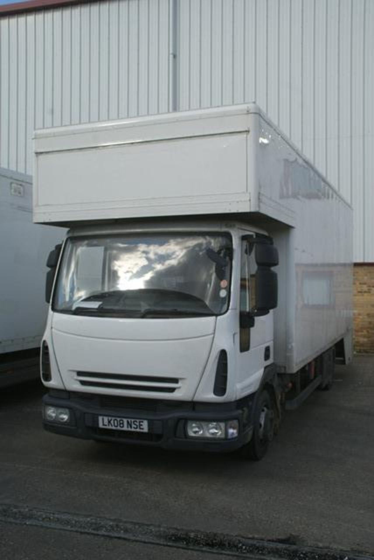 Iveco Euro 5 2 axle rigid body box van 3920cc, DOR 1/8/2008, MOT exp 30/11/20, Reg No LK08NSE, 99, - Image 2 of 6