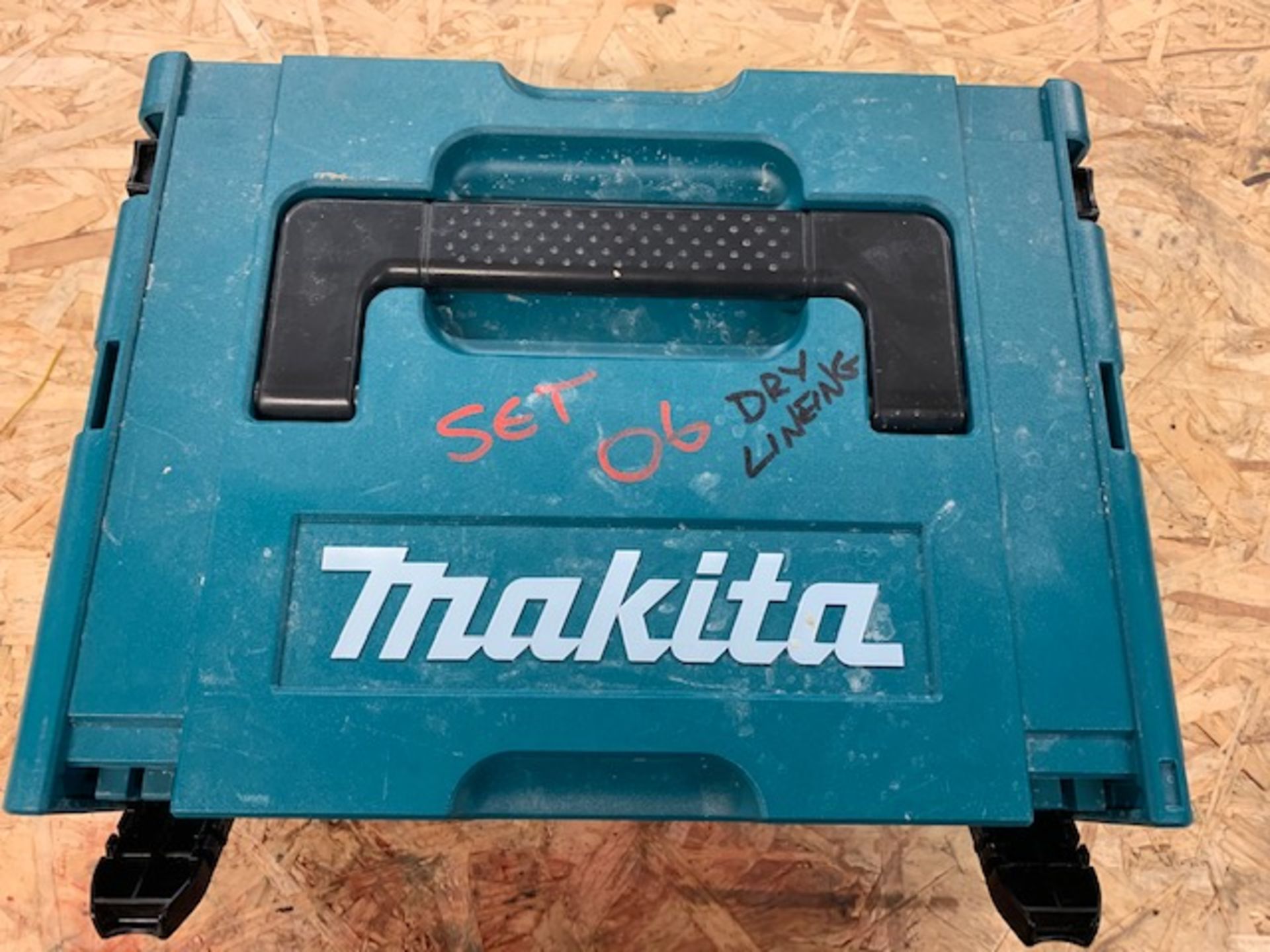 Makita DTM50 cordless multi tool c/w 1x5.0ah lithium batteries + DC18RC 20 v charger and case - Image 2 of 2