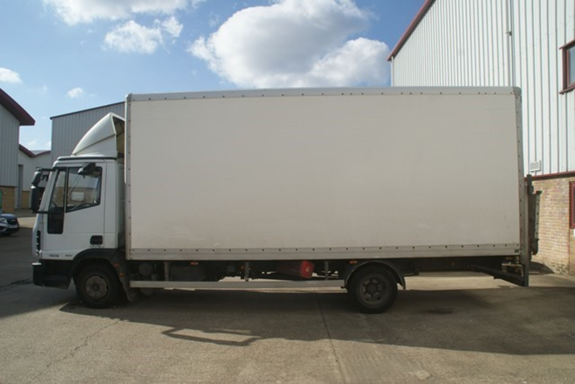 Iveco 75EV16 EEV Euro 5 2 axle 7500kg rigid body box van 3920cc, c/w tail lift DOR 11/08/2013, Reg - Image 3 of 4