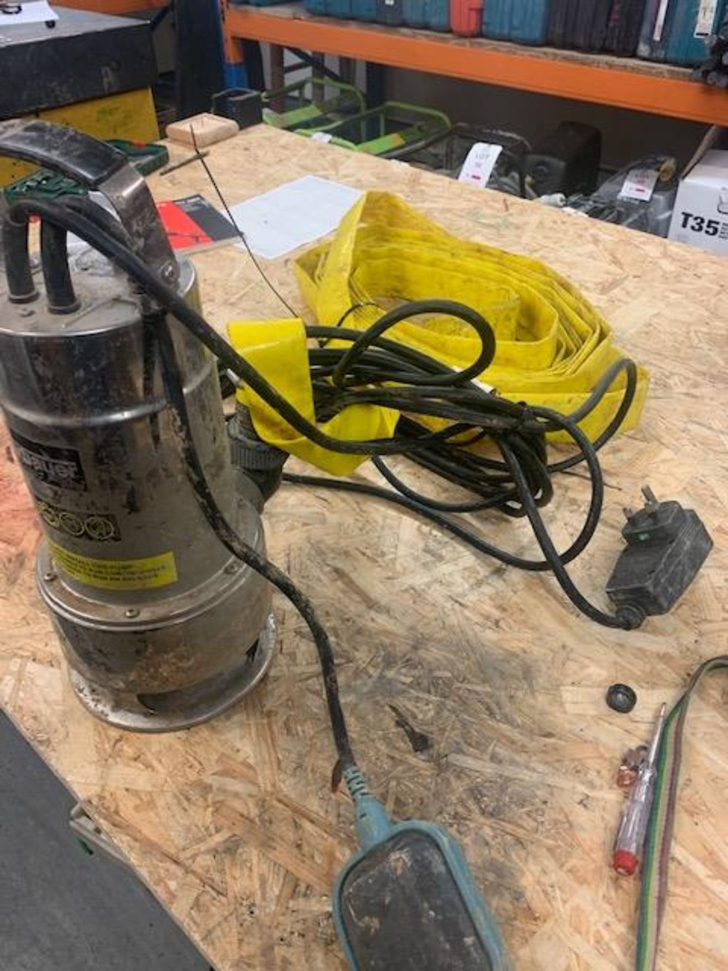 Erbauer ERB080PMP 1000w stainless steel submersible dirty water pump 240v - Image 2 of 3
