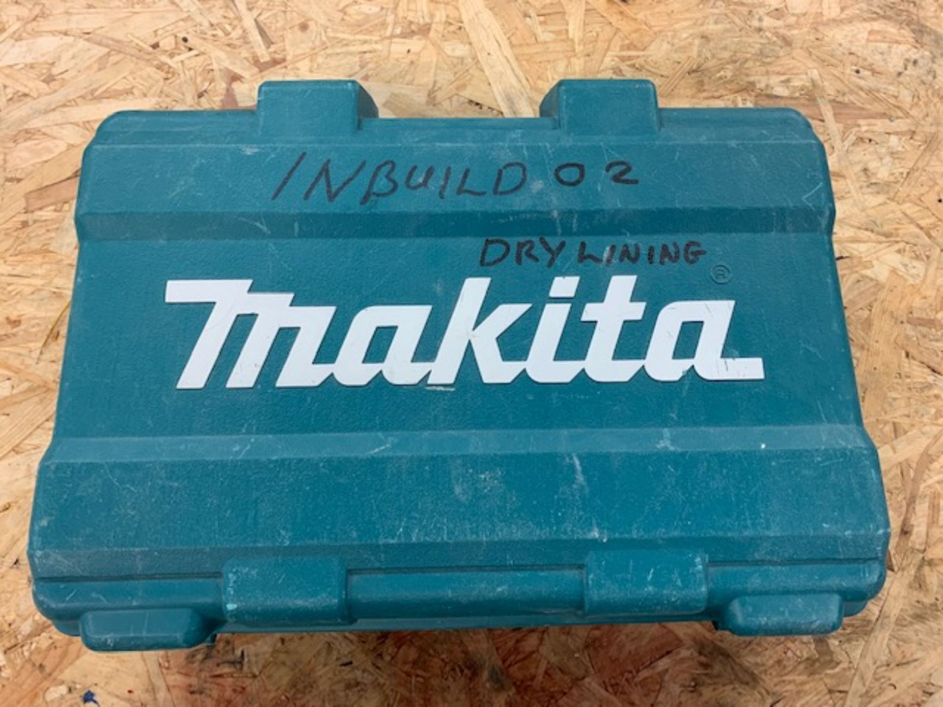 Makita TM30D cordless multi tool c/w 2x 2.0ah lithium batteries +DC10WD charge and case240v - Image 2 of 2