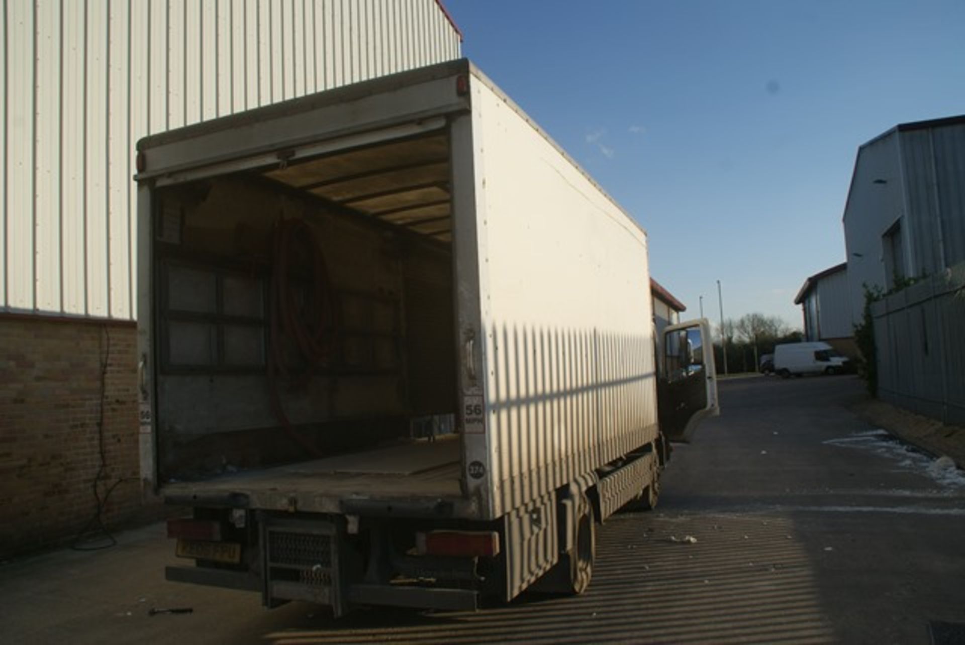 Mercedes 2 axle rigid box van HGV 4250cc, DOR 1/7/2006, MOT exp 30/6/20, Reg No KE06FPU, 618678 kms - Image 4 of 5