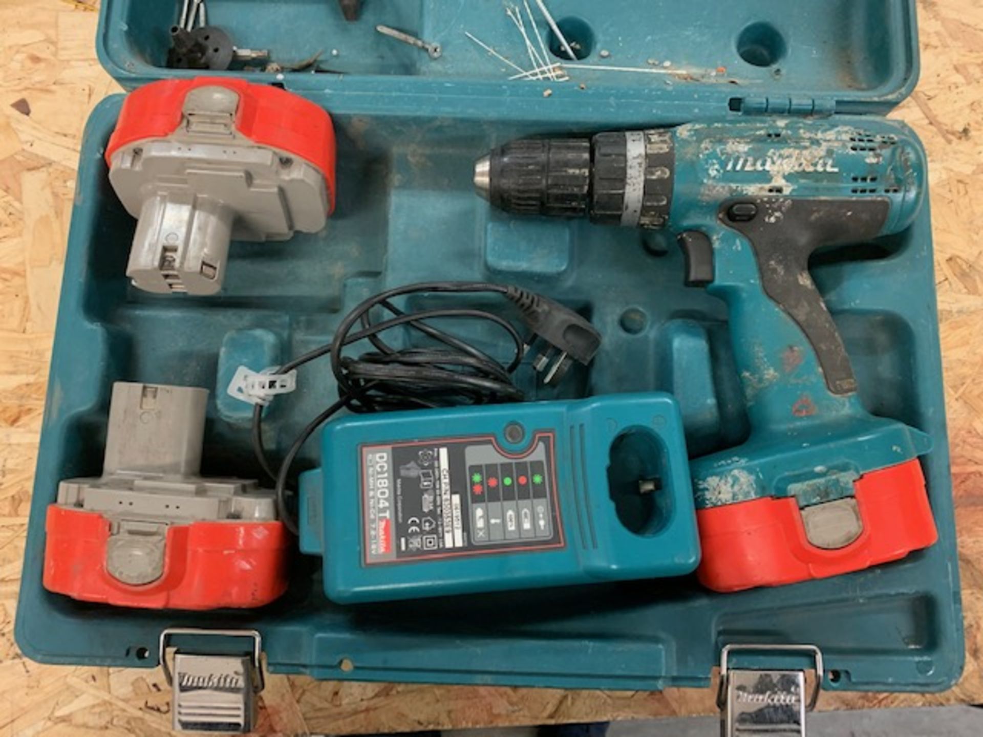 Makita 839/D cordless drill c/w 3 batteries & charger 240v & carry case