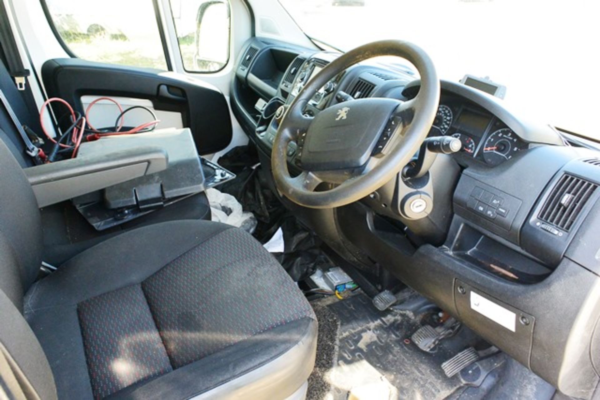 Peugeot Boxer 435 PROFESSIONAL L3 LWB refrigerated panel van, 2,198cc Diesel, reg no: WL15 BWY, - Image 7 of 9