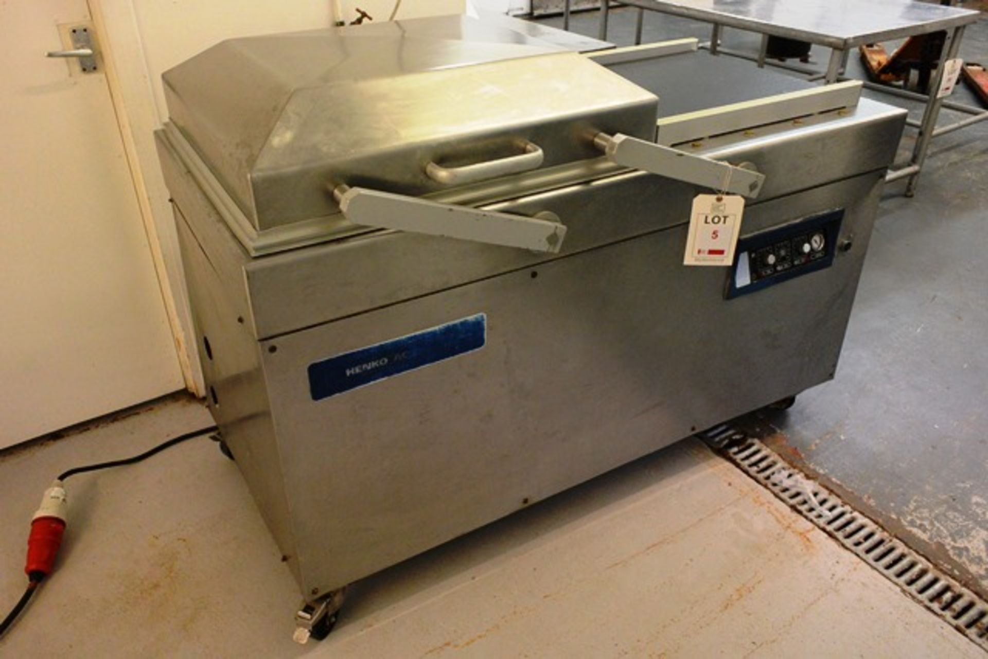 Henkovac stainless steel twin chamber vacuum packer, model E402LL, serial no: 409128256 (1998),