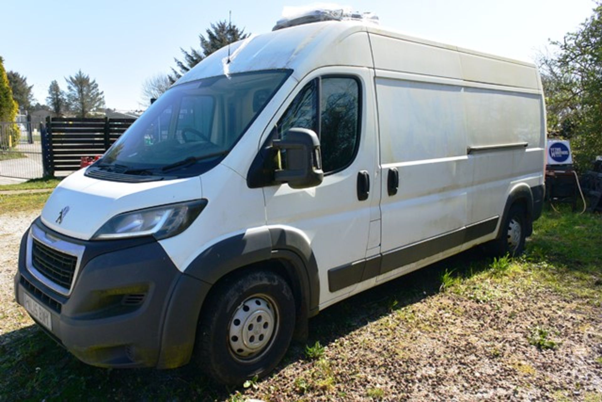 Peugeot Boxer 435 PROFESSIONAL L3 LWB refrigerated panel van, 2,198cc Diesel, reg no: WL15 BWY, - Image 3 of 9