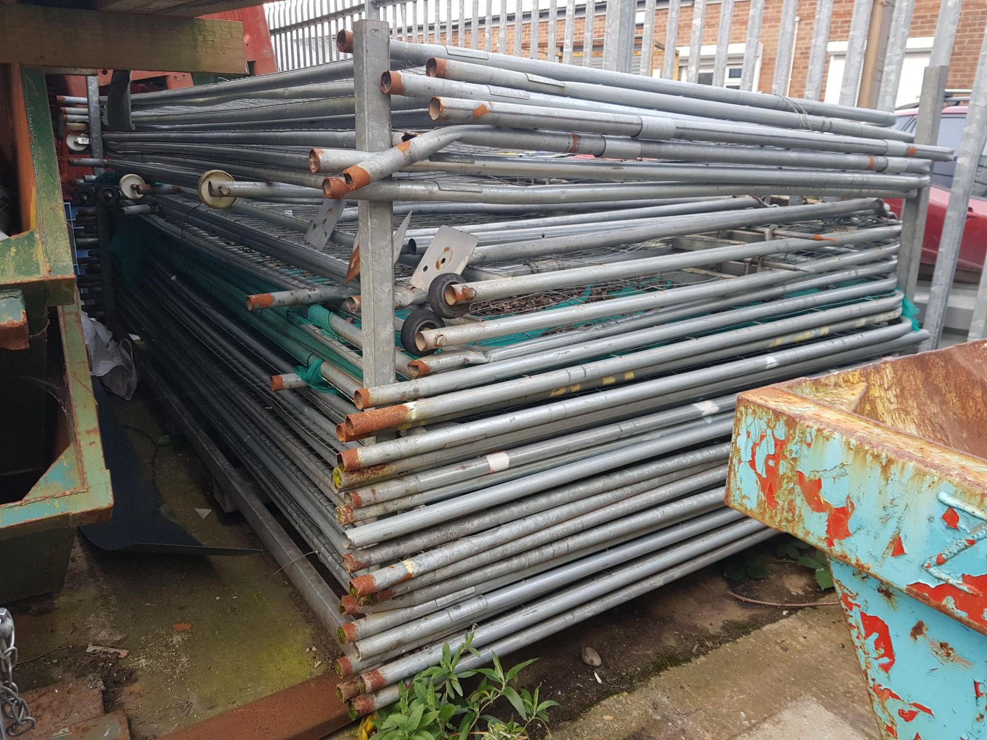 30 x Anti-climb Temporary Site Fencing Panels Galvanised plus 2 x gate panels with wheels (size: - Image 2 of 3