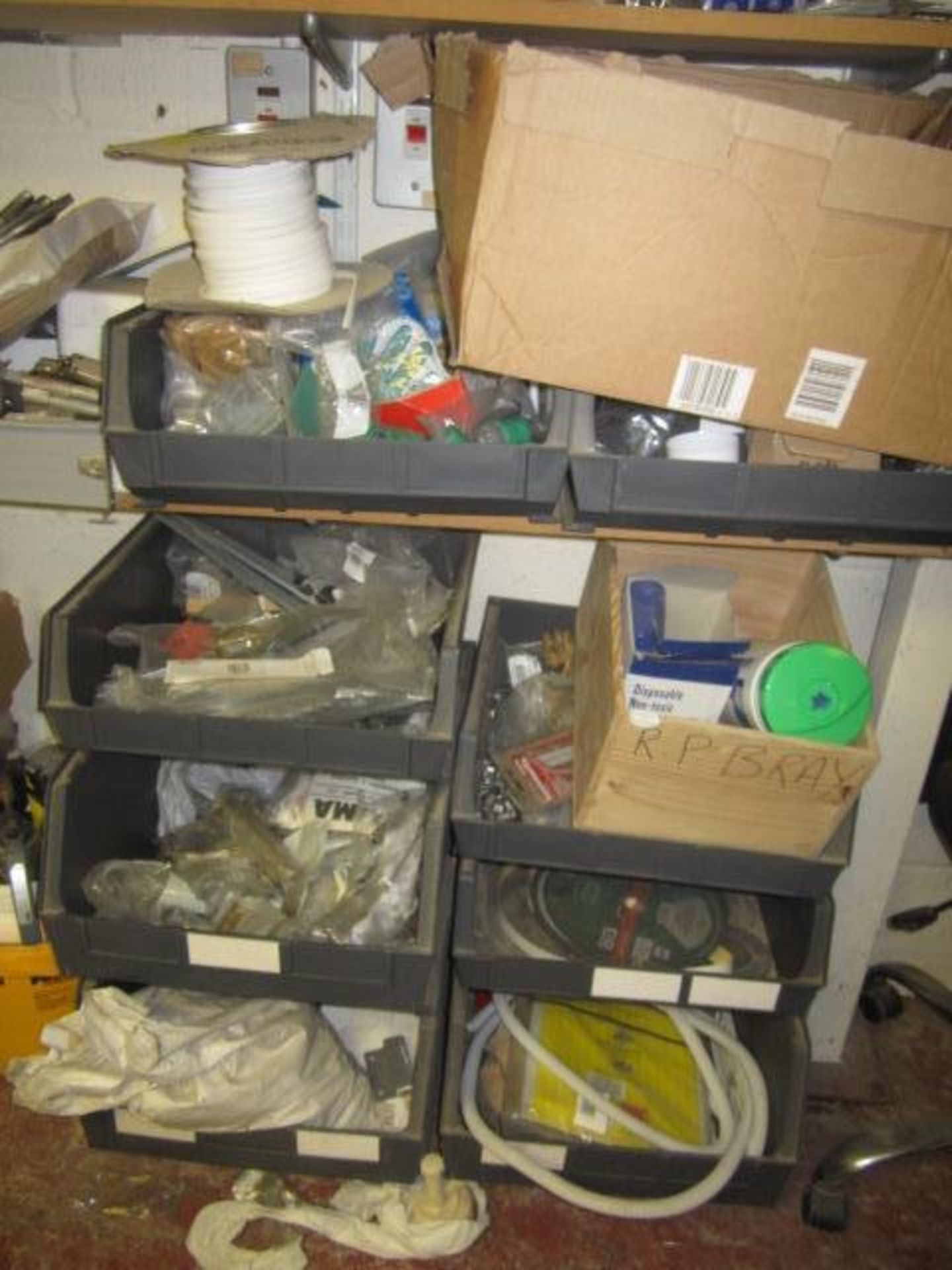 Quantity of assorted consumable stock including door fittings and fixtures, screws, through bolts, - Image 7 of 10