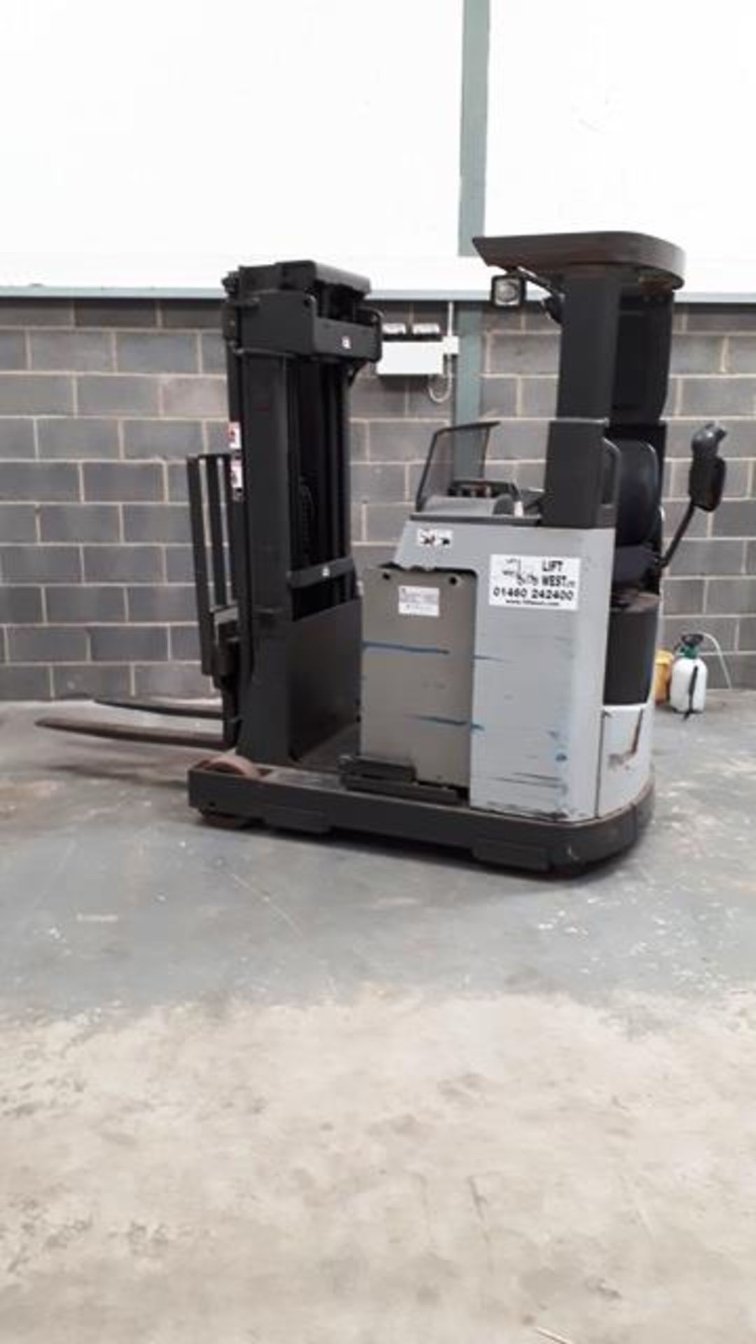 Nissan USS141 DTFVXE480 Battery powered reach truck, 1,400kg capacity, 4700mm maximum lift height, - Image 4 of 7