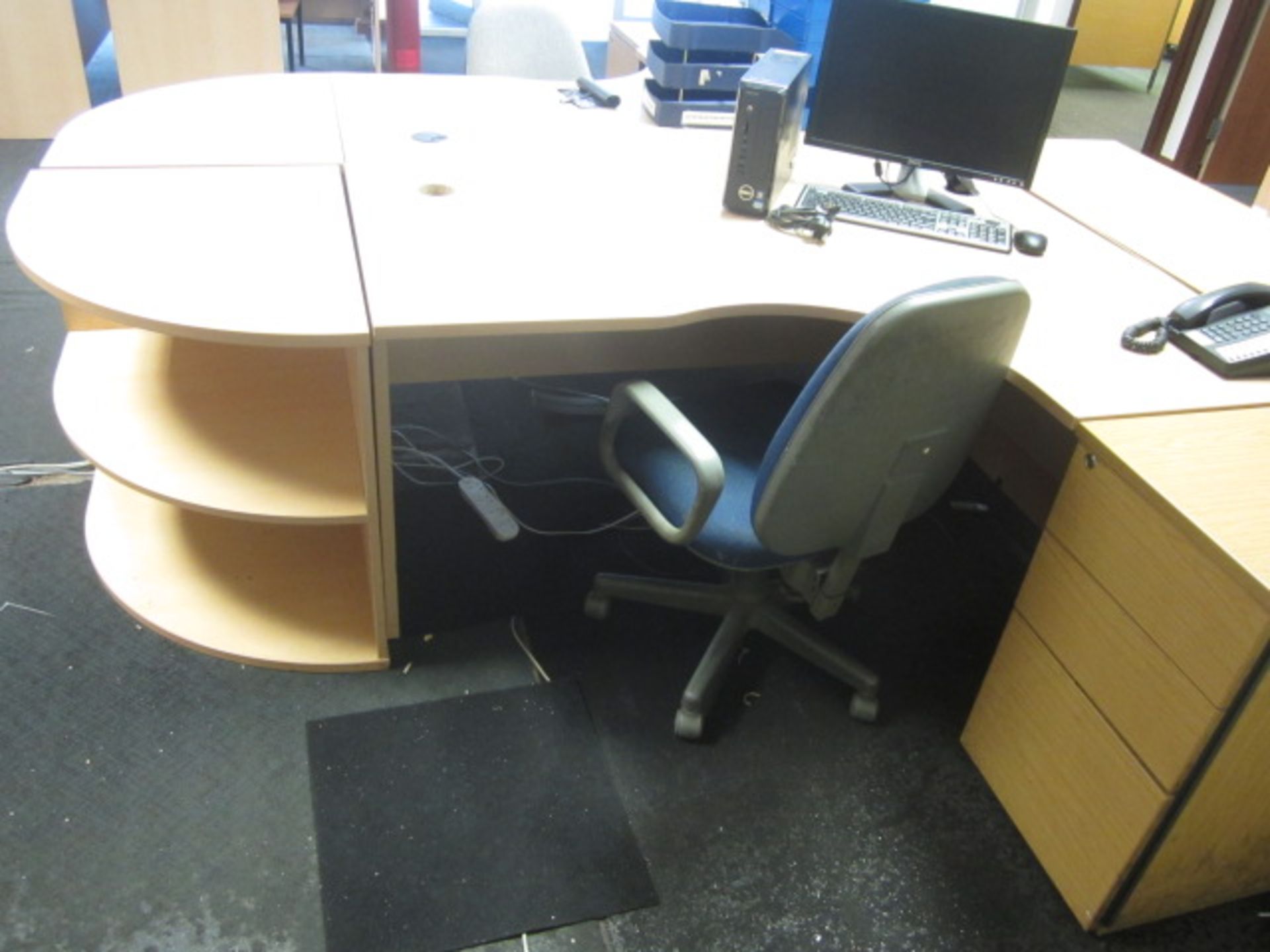 Two light oak effect L shape office desks, two light oak effect 3-drawer pedestal units, two light - Image 2 of 4