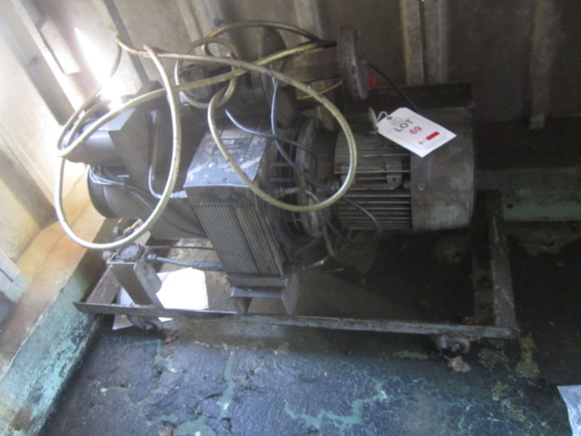 Fluidair SPAOL23 air compressor (out of commission, spares or repairs only) - Image 2 of 2