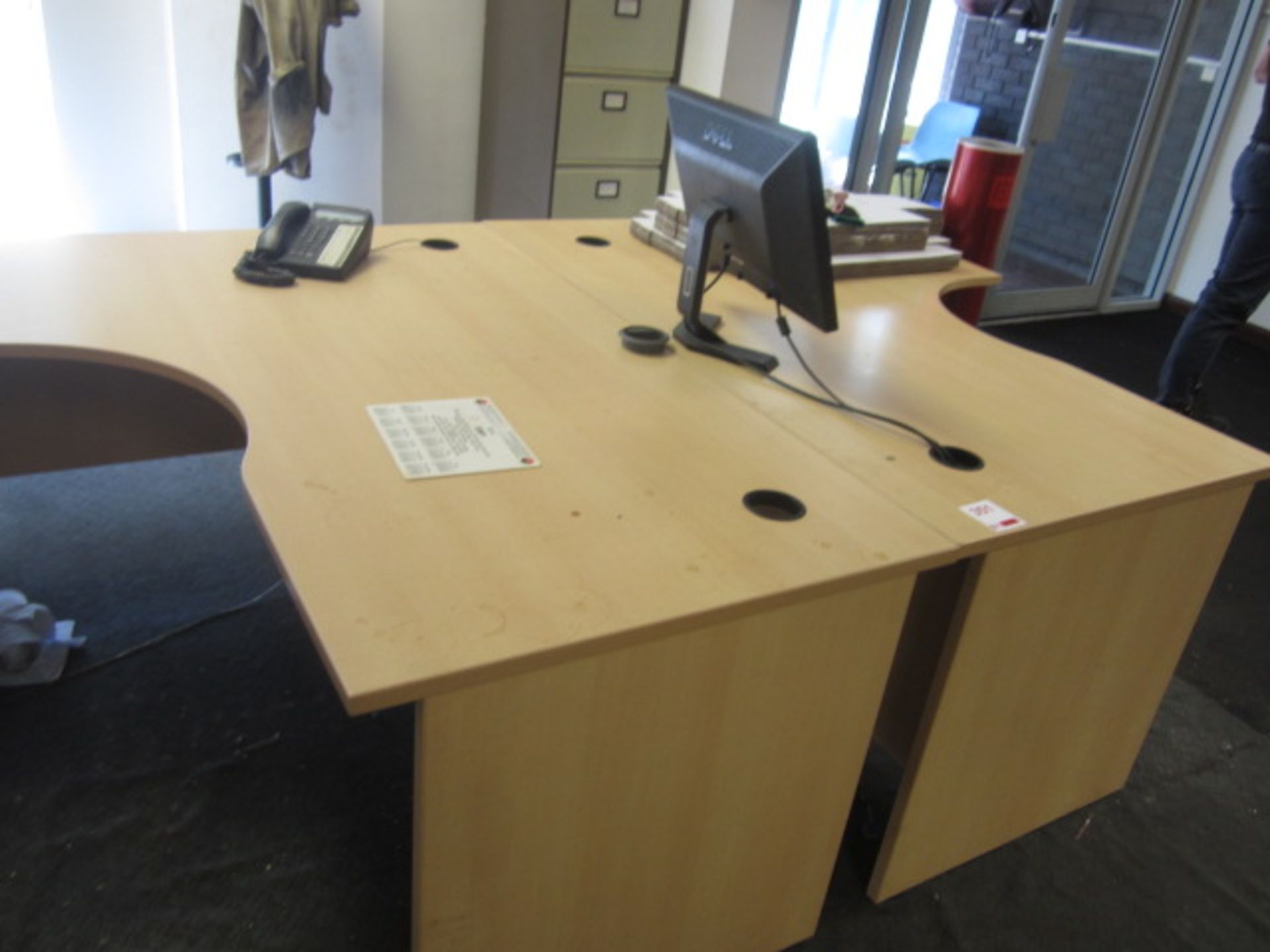 Two light oak effect L shape office desks, two light oak effect 3-drawer pedestal units - Image 3 of 3