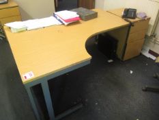 Light oak effect L shape office desk, two light oak effect 3-drawer pedestal units and office swivel