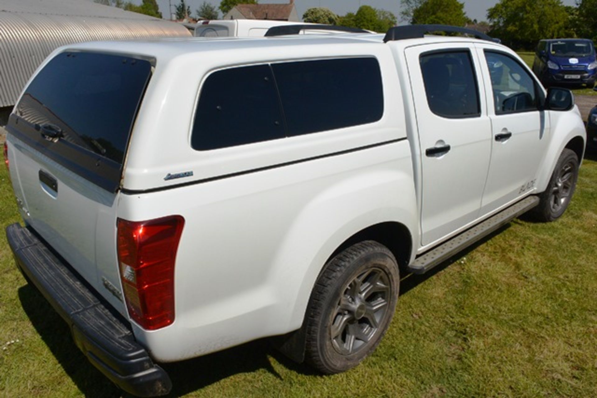 Isuzu Dmax double cab blade 2.5 TD, twin turbo pick up, reg no: WK15 OAV, MOT: 6/3/21, mileage: 44, - Image 6 of 10