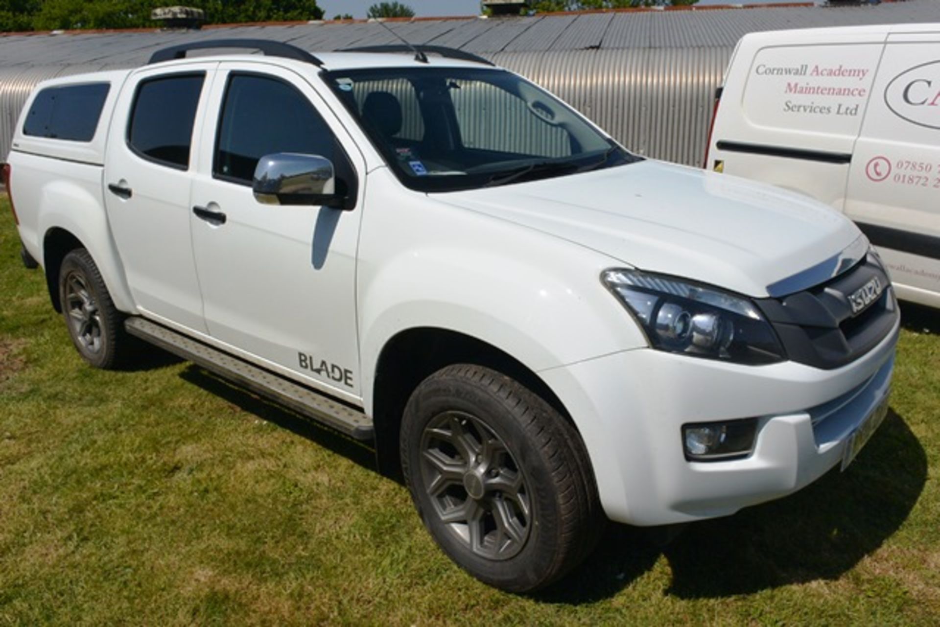 Isuzu Dmax double cab blade 2.5 TD, twin turbo pick up, reg no: WK15 OAV, MOT: 6/3/21, mileage: 44,