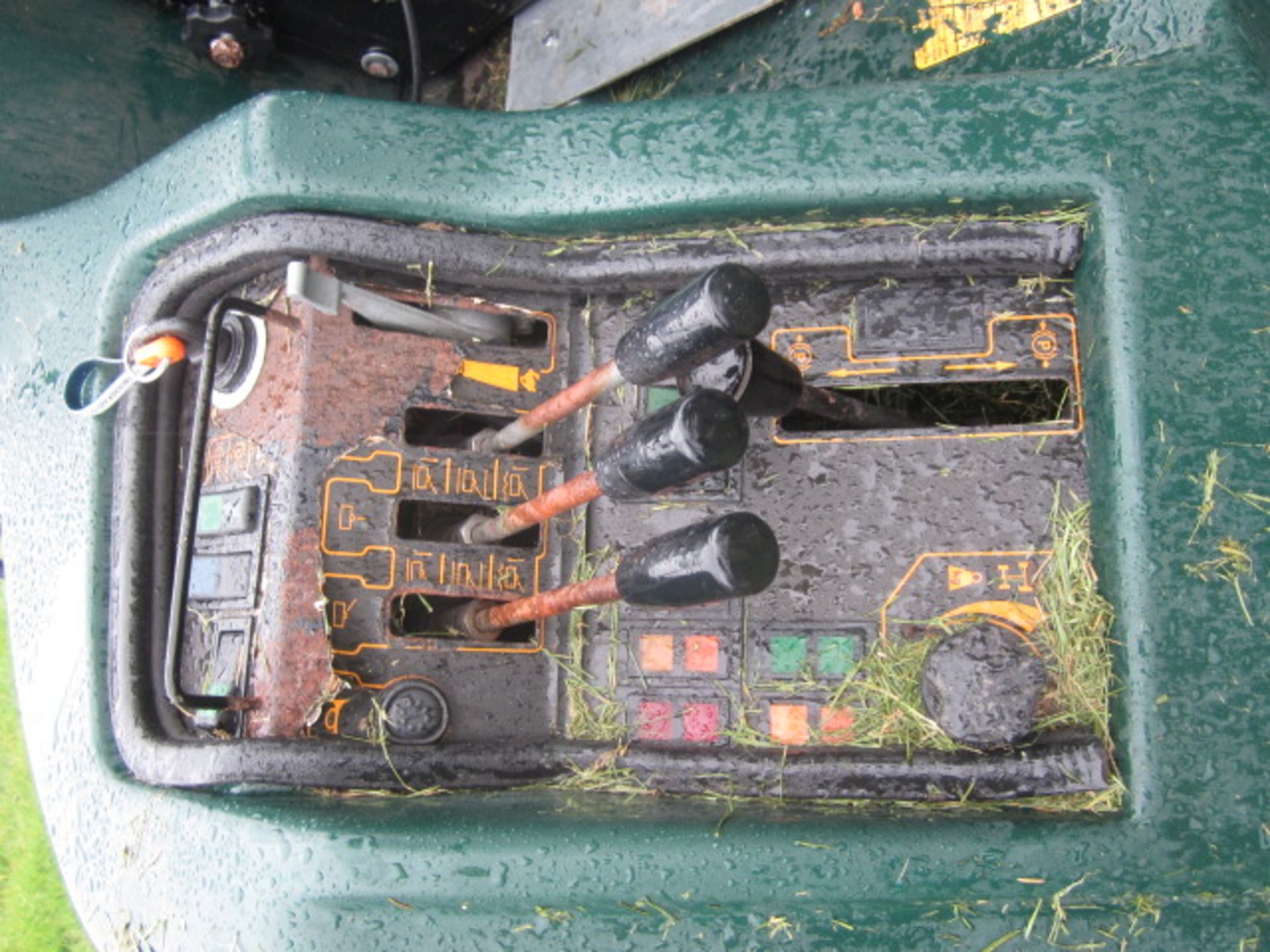 Hayter LT324 diesel ride on mower (2004). Located at main schoolPlease note: This lot, for VAT - Image 3 of 6