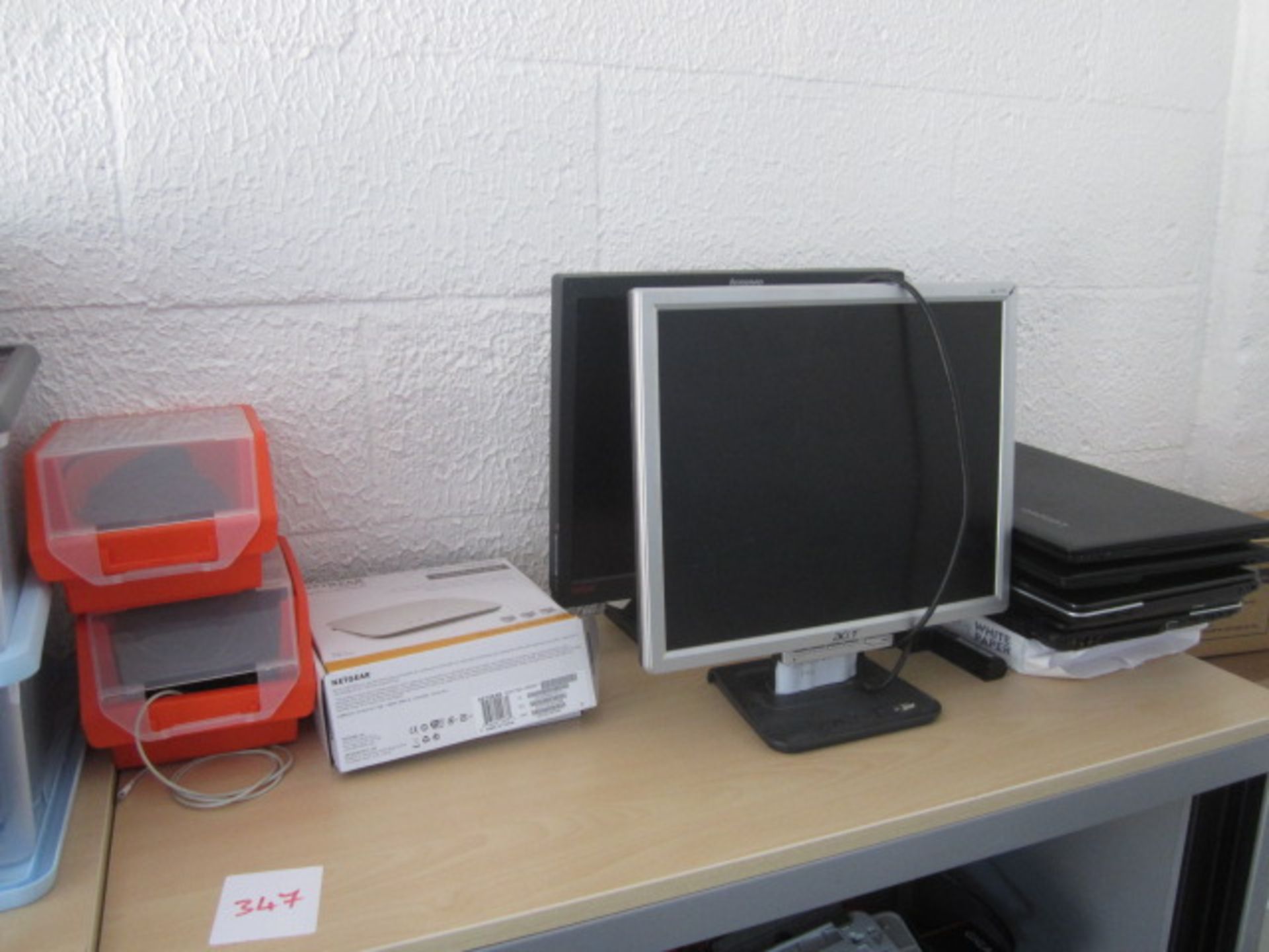 Remaining loose contents of IT equipment including 16 x assorted laptop - spares or repairs, X-VGA - Image 2 of 8