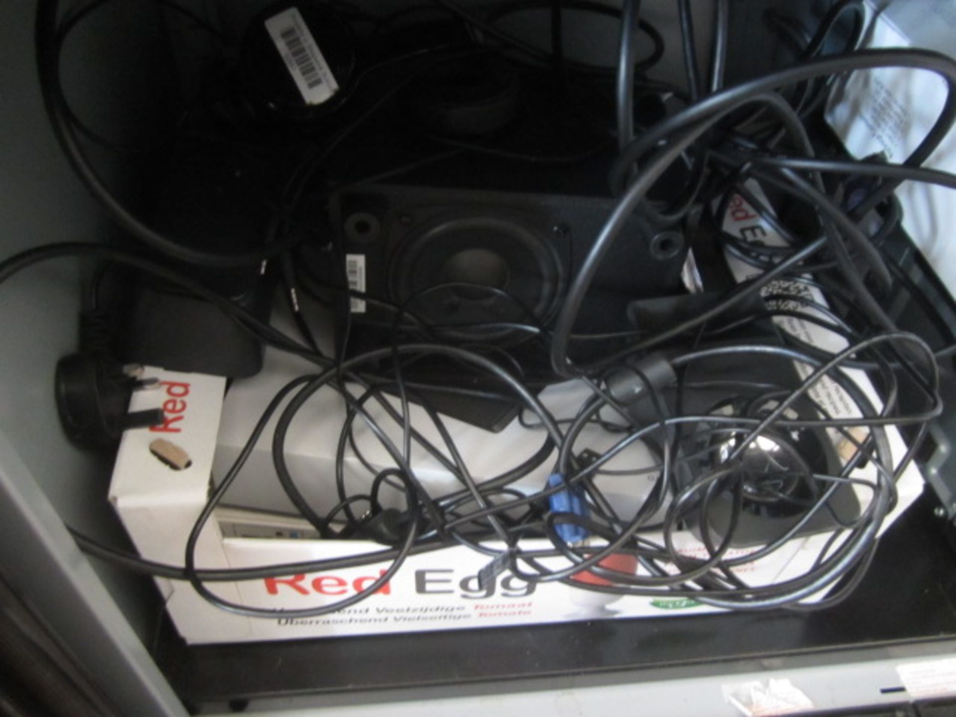Remaining loose contents of IT equipment including 16 x assorted laptop - spares or repairs, X-VGA - Image 6 of 8