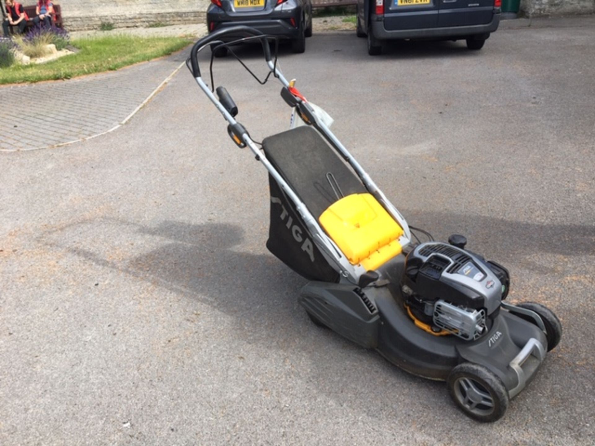 Tiga Twinclip 50 SVE-R-B pedestrian petrol mower. Located at main schoolPlease note: This lot, for - Image 2 of 3