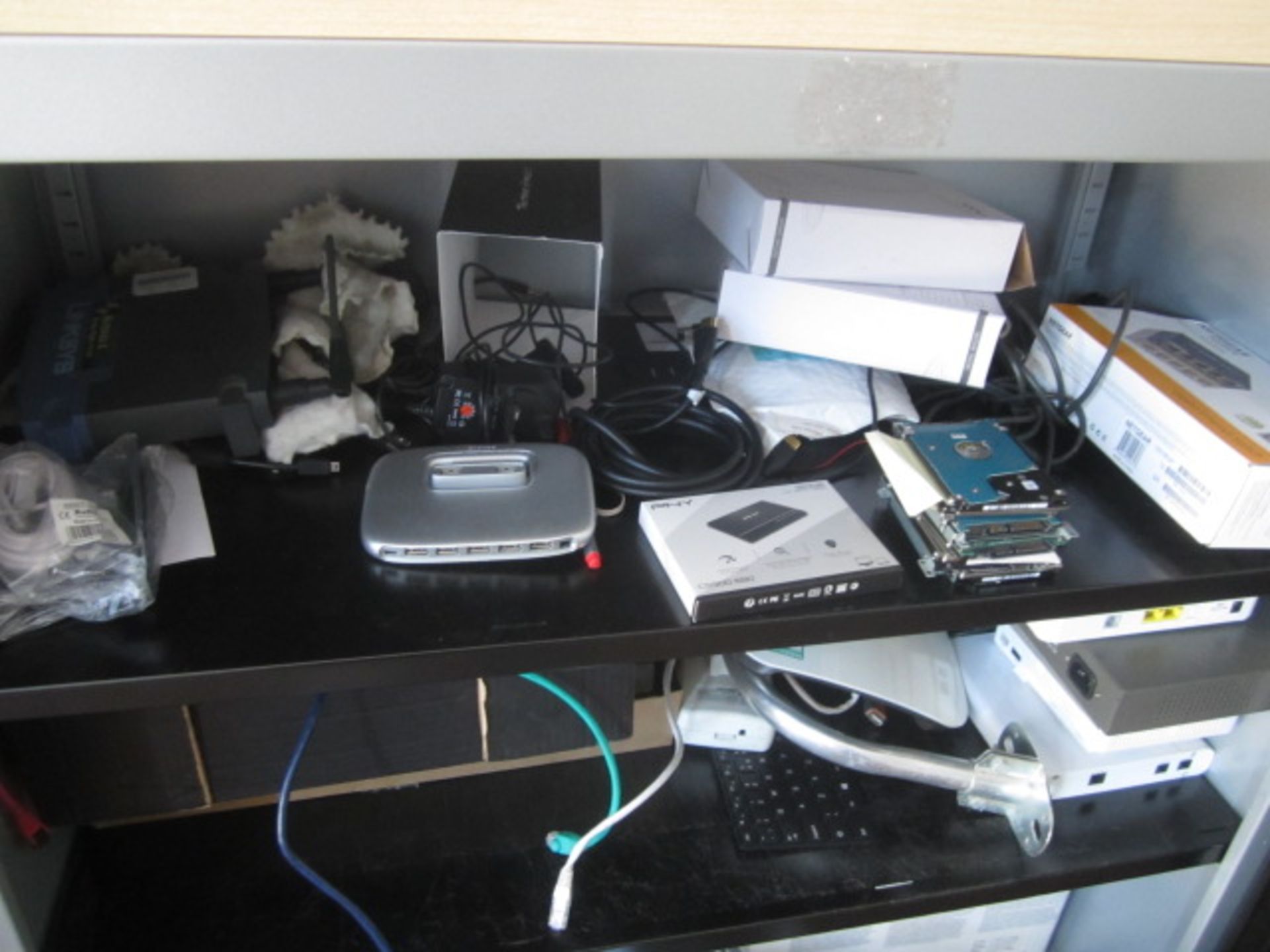 Remaining loose contents of IT equipment including 16 x assorted laptop - spares or repairs, X-VGA - Image 3 of 8