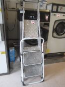 2 x aluminium step ladders, 4 tread / 2 tread. Located at 6th form premisesPlease note: This lot,