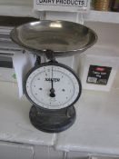 Salter bench top weighing scales, model 250. Located at main school. Please note: This lot, for VAT