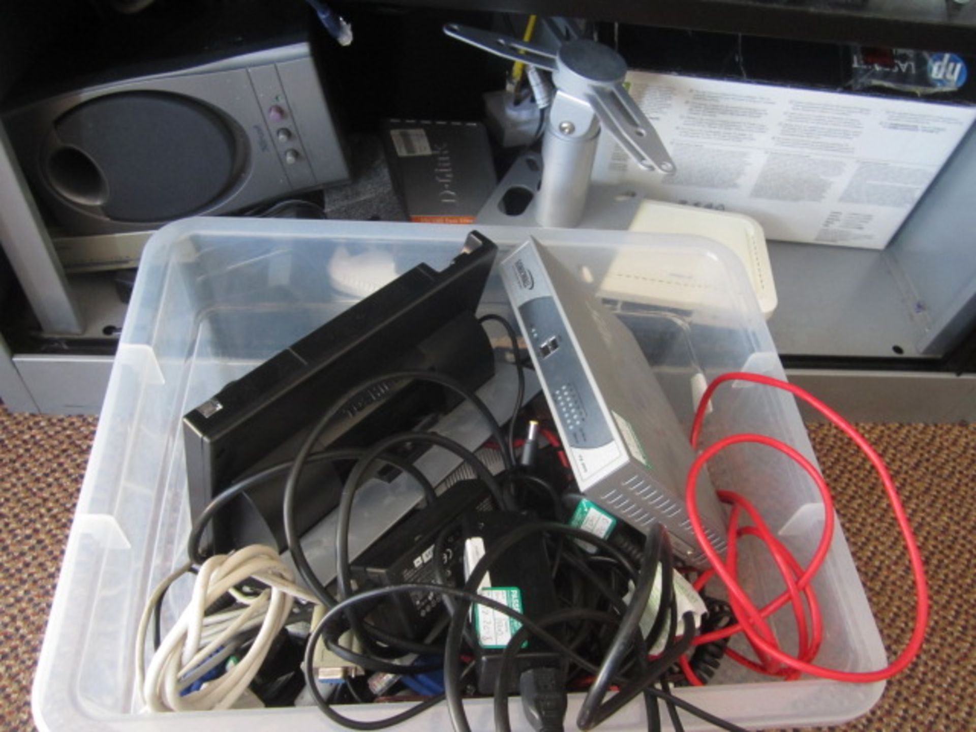 Remaining loose contents of IT equipment including 16 x assorted laptop - spares or repairs, X-VGA - Image 5 of 8