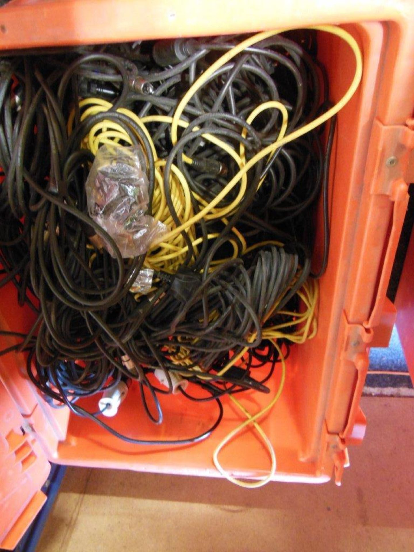 Large quantity of electrical cables and connectors - Image 5 of 5