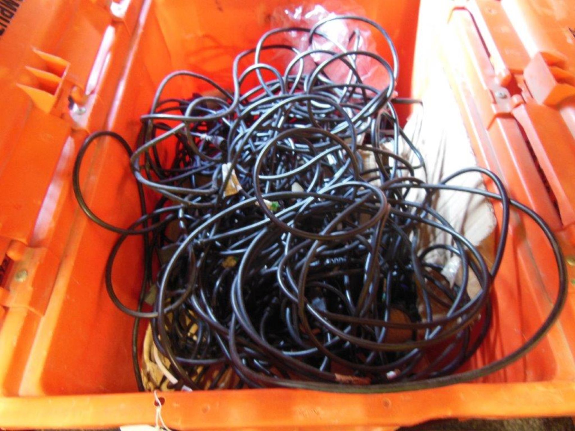 Large quantity of electrical cables and connectors - Image 4 of 5