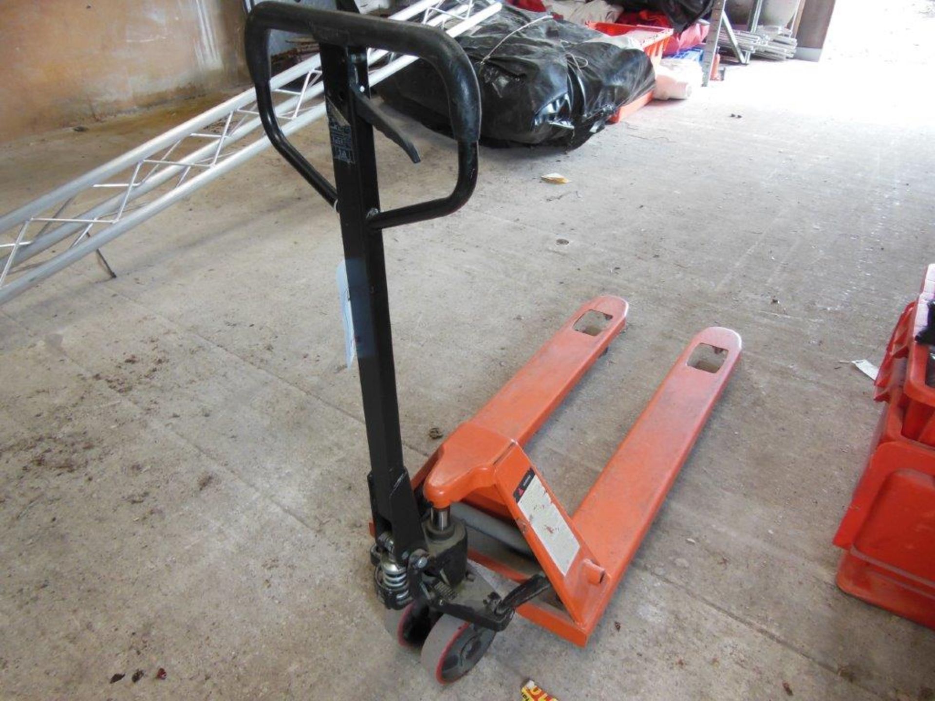 Hydraulic pallet truck 2,500kg capacity