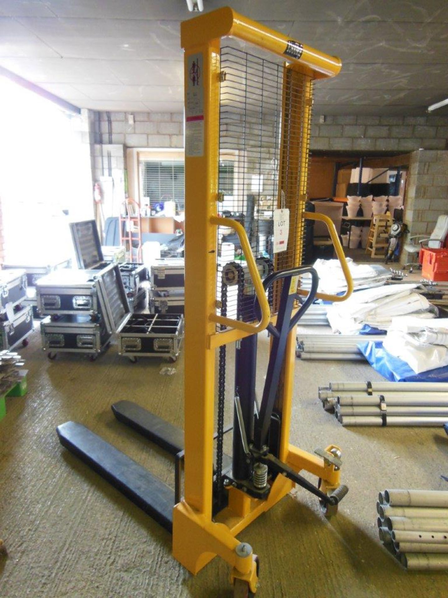 Pallet Truck Warehouse SFH15 manual hydraulic pallet stacker, serial no: J18022934-1/034 (2018) 1, - Image 2 of 3
