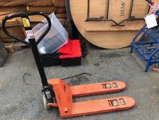 2500Kg short fork Pallet Truck * Collection last day of sale Tuesday 30th June 2021