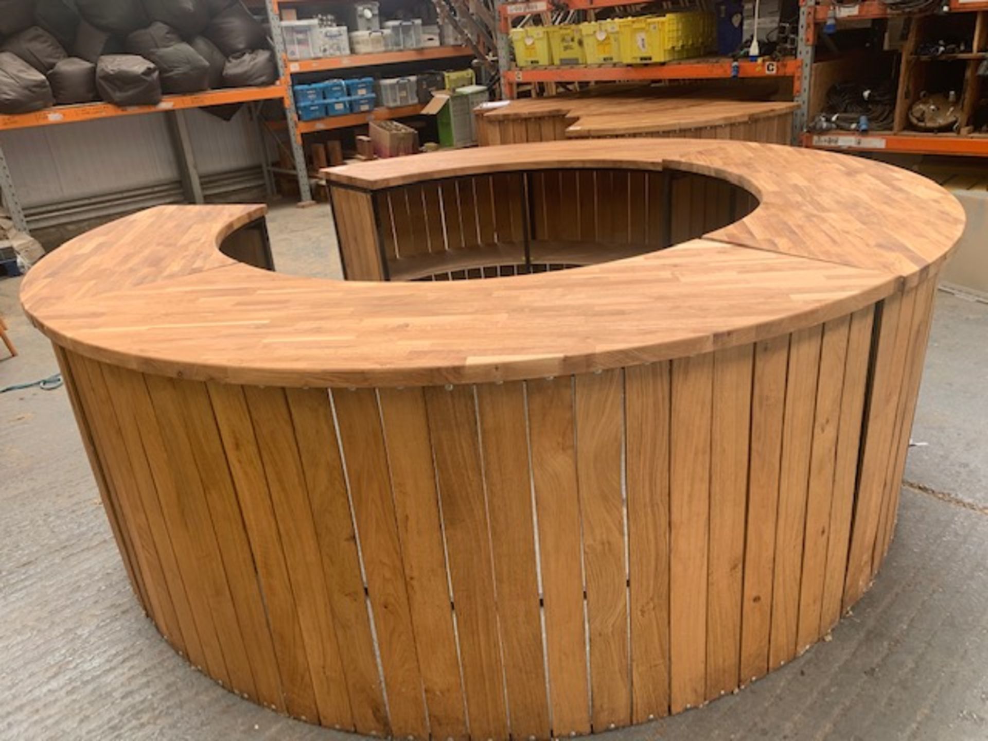 Circular 4 section oak top events bar L 3100mm W 3100mm H 1050mm - Image 3 of 7