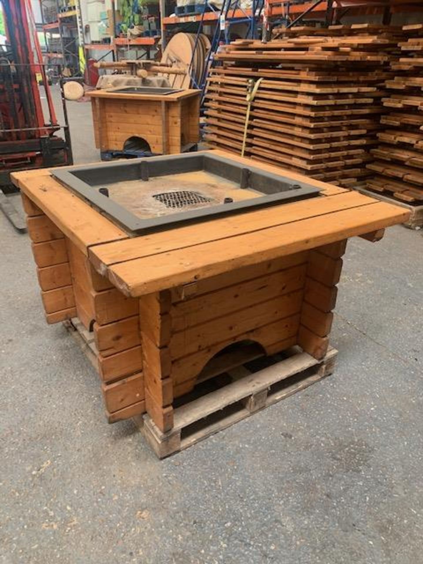 Solid Oak fire pit c/w ash collection tray L 1350mm W 1200mm H 760mm - Image 3 of 4