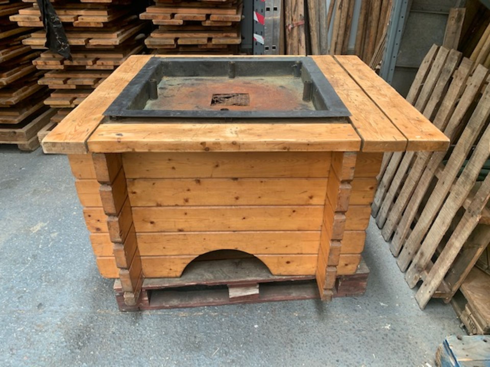 Solid Oak fire pit c/w ash collection tray L 1350mm W 1200mm H 760mm - Image 3 of 4