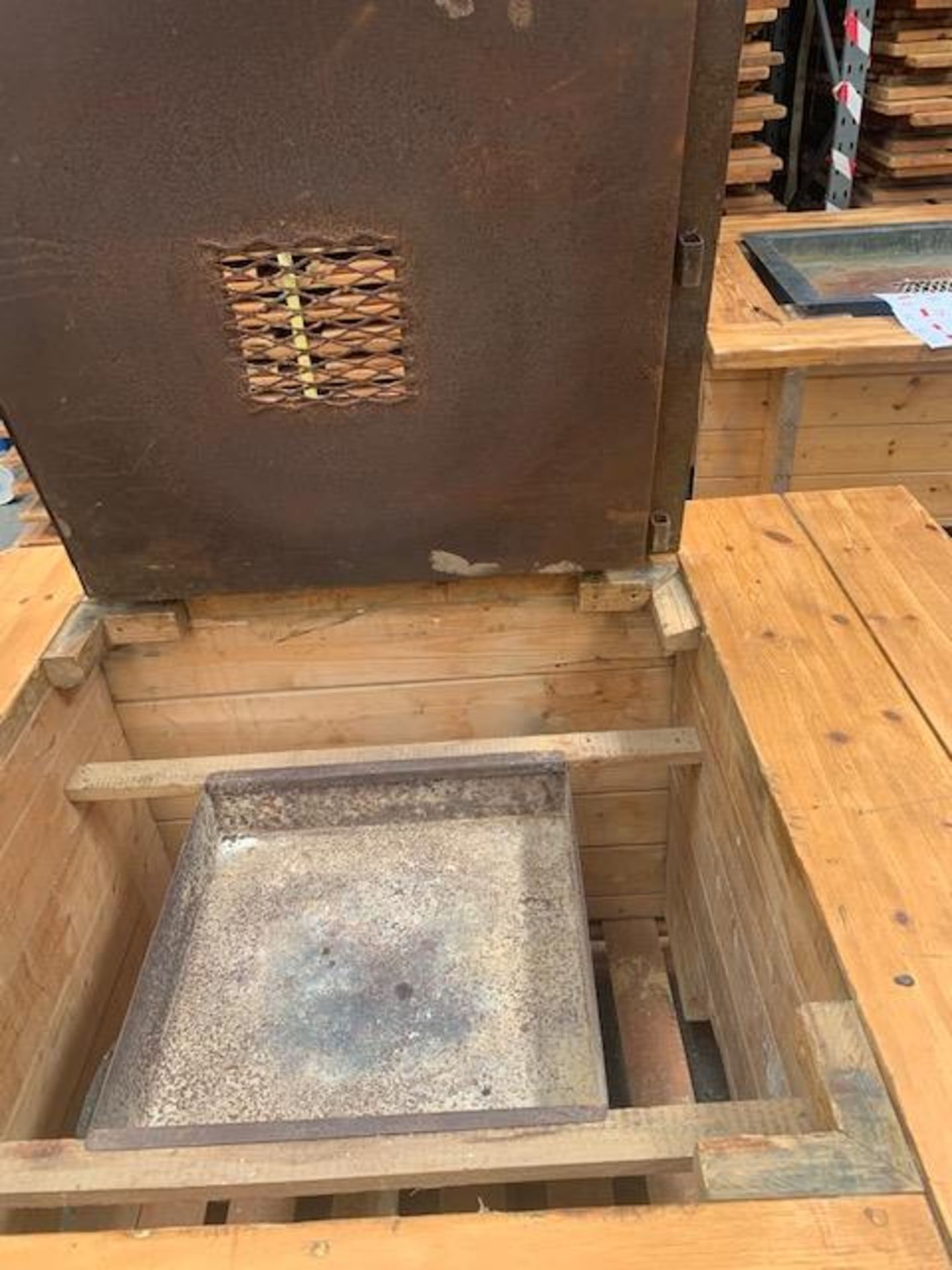 Solid Oak fire pit c/w ash collection tray L 1500mm W 1300mm H 760mm - Image 4 of 4