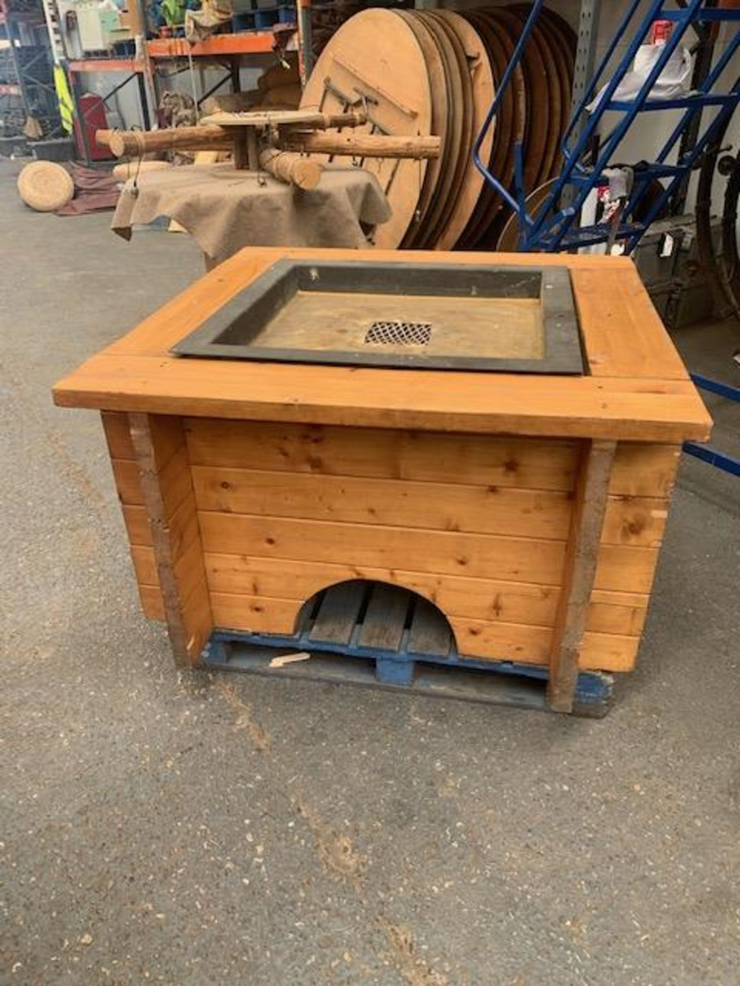 Solid Oak fire pit c/w ash collection tray L 1300mm W 1300mm H 760mm - Image 2 of 4