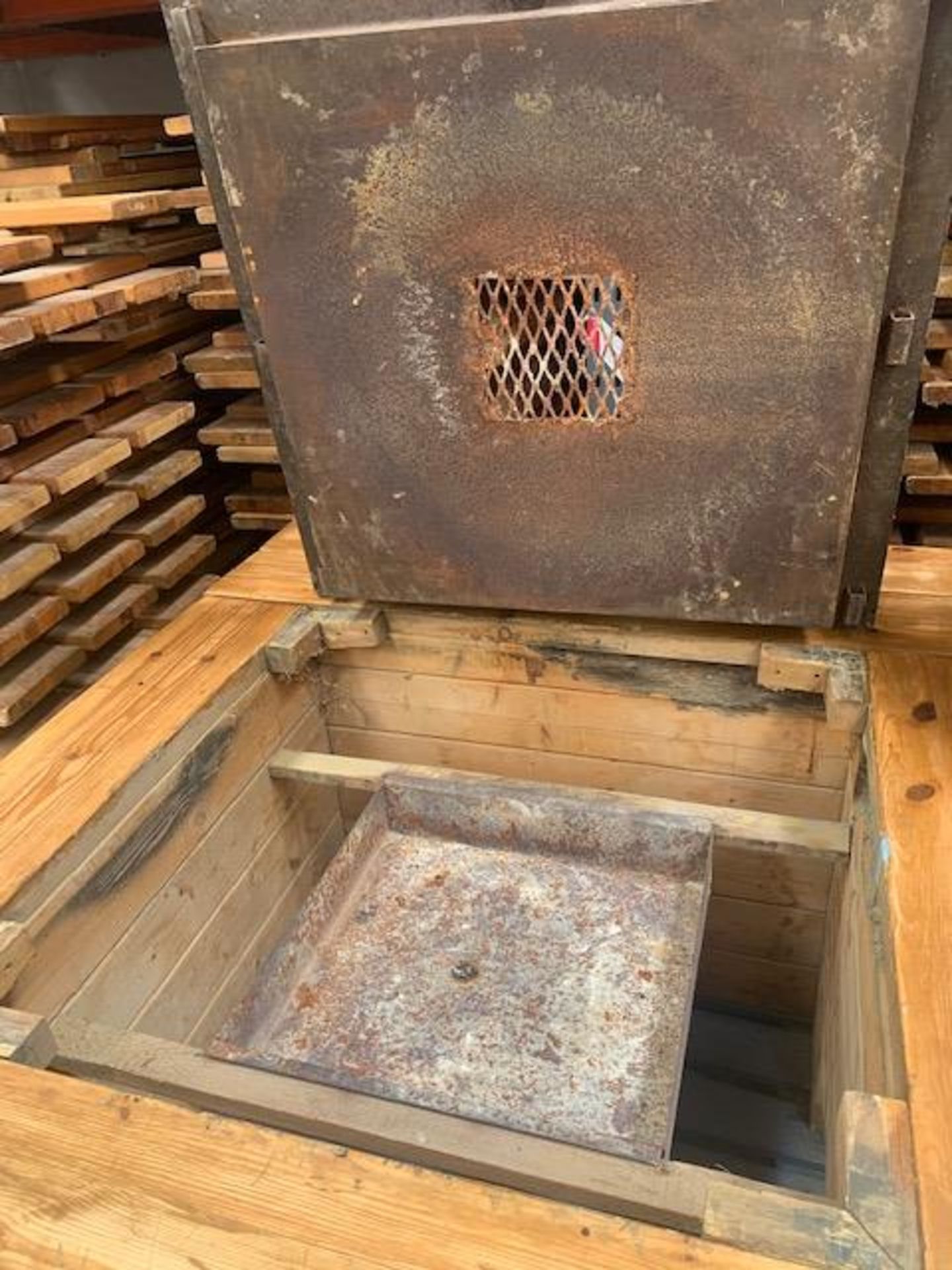 Solid Oak fire pit c/w ash collection tray L 1500mm W 1300mm H 760mm - Image 3 of 3