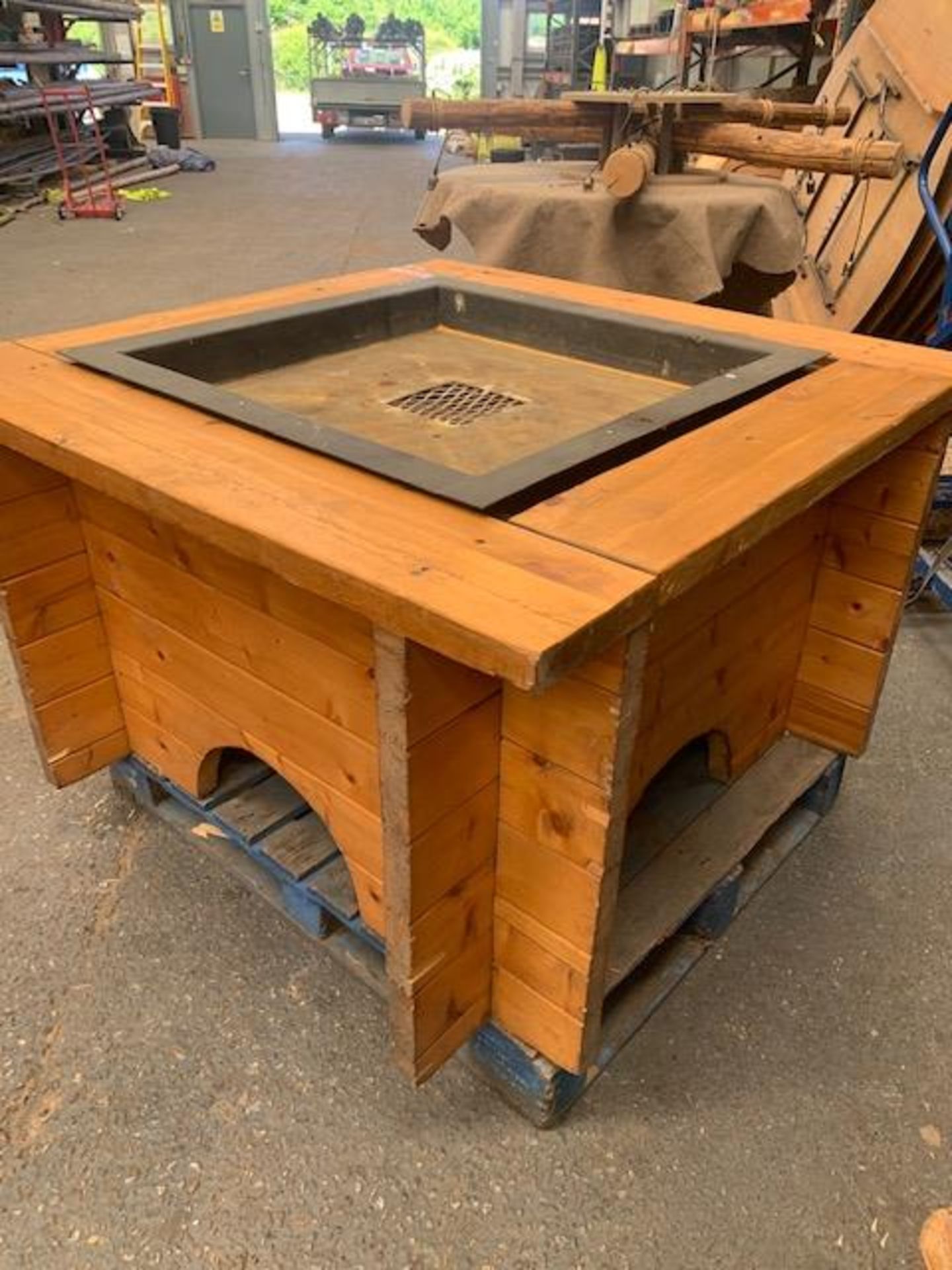 Solid Oak fire pit c/w ash collection tray L 1300mm W 1300mm H 760mm - Image 3 of 4